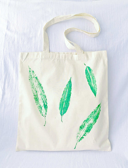 versatile cotton tote for shopping and travel