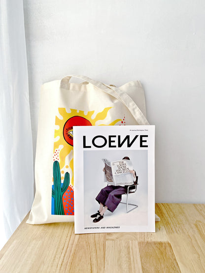 relaxed style tote bag for minimalist fashion