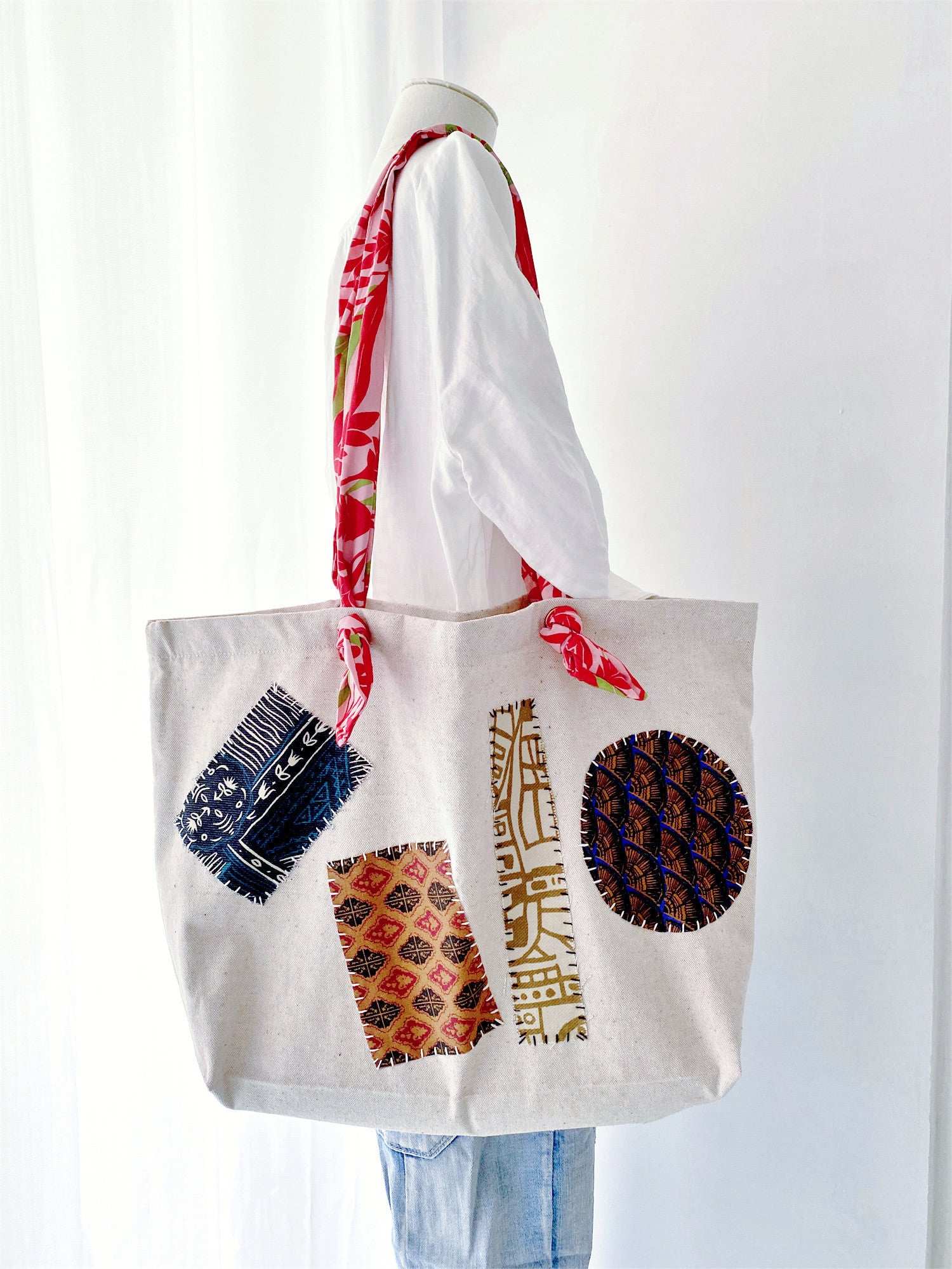 Minimalist sustainable fabric bag for artistic and nature-inspired lifestyles