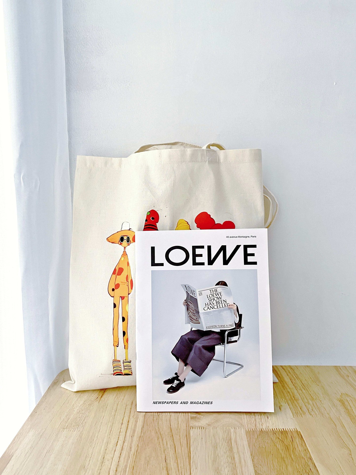 Lightweight shoulder bag for creative women who love sustainable fashion.