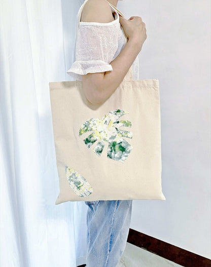 classic cotton canvas tote with creative design details for travel