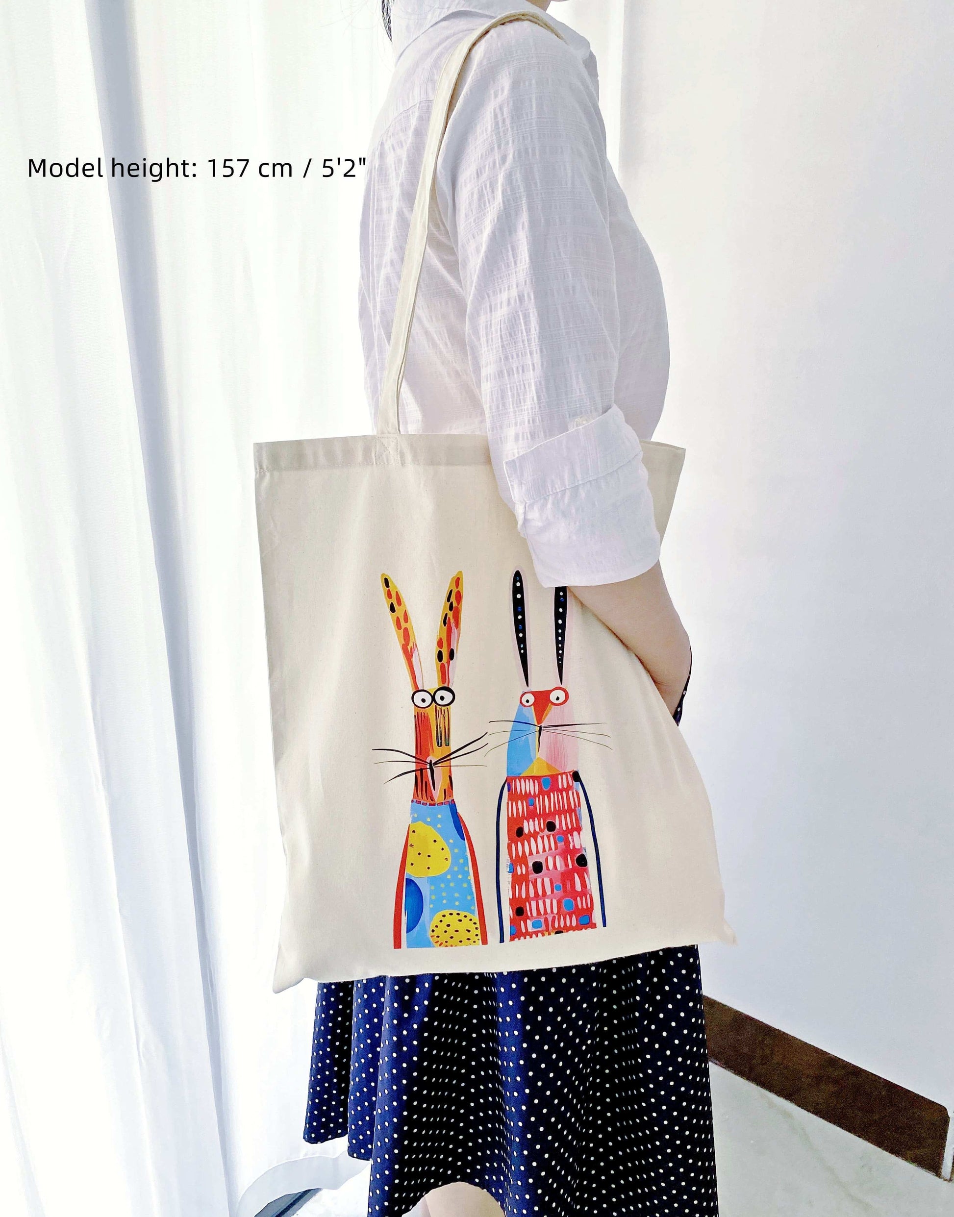 Sustainable cotton tote bag for eco-conscious women who love minimalist style.