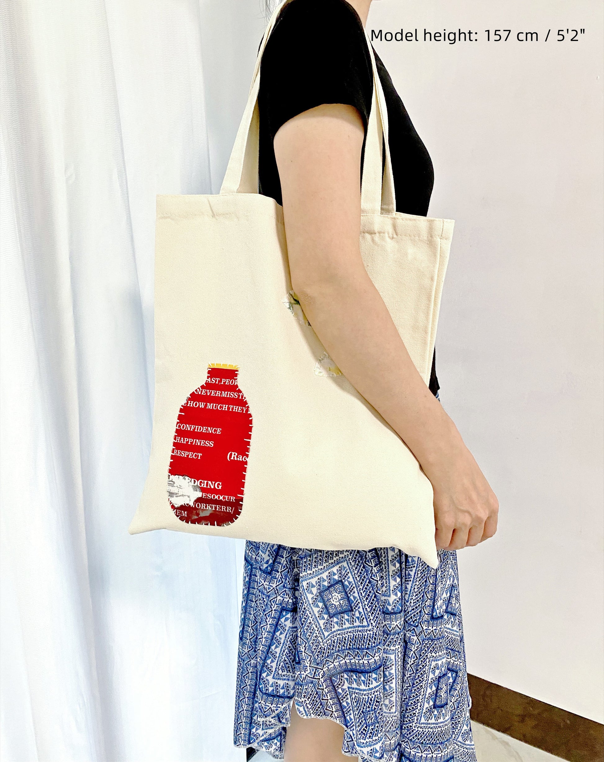natural material shoulder bag with timeless minimalist look