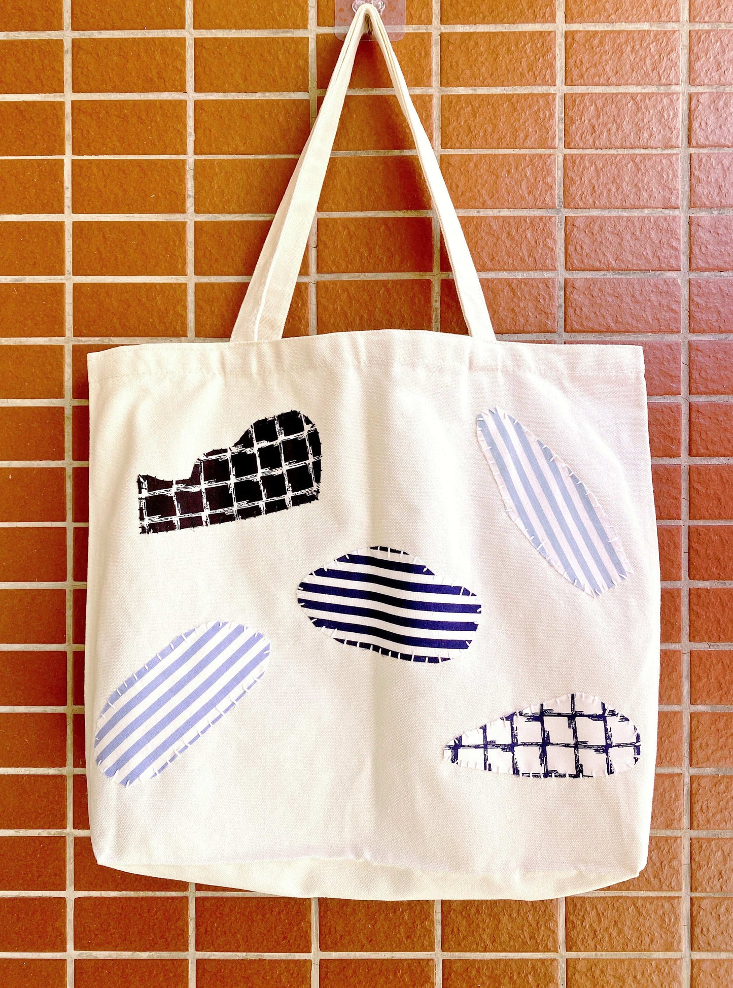Minimalist cotton canvas shoulder tote with durable handmade stitching