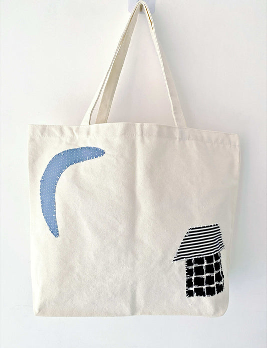 Durable everyday shoulder tote crafted from eco cotton canvas