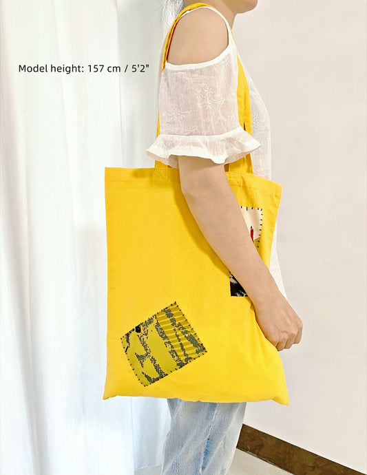 lightweight canvas tote for everyday essentials