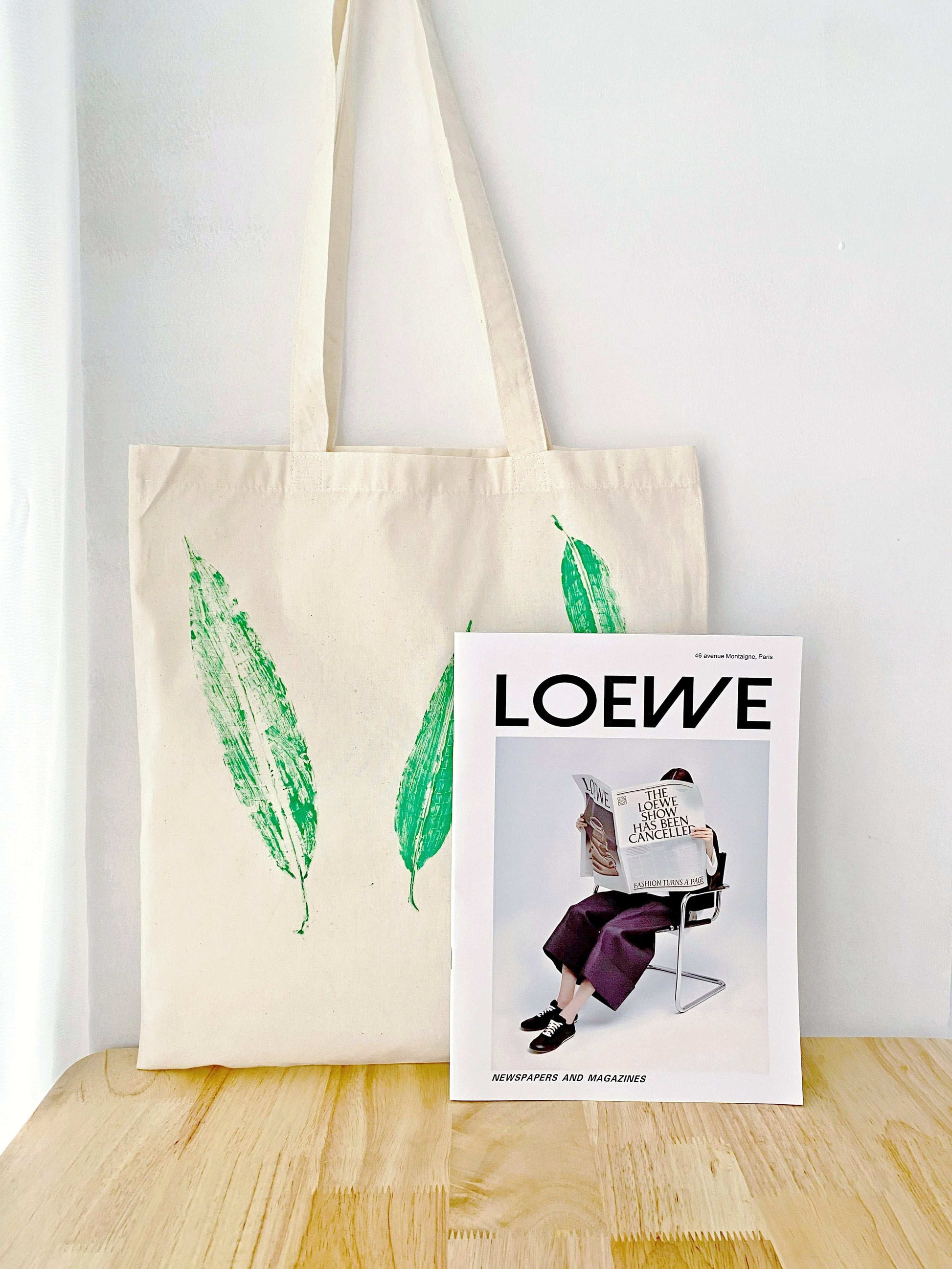 Sustainable cotton shoulder bag for thoughtful gifting