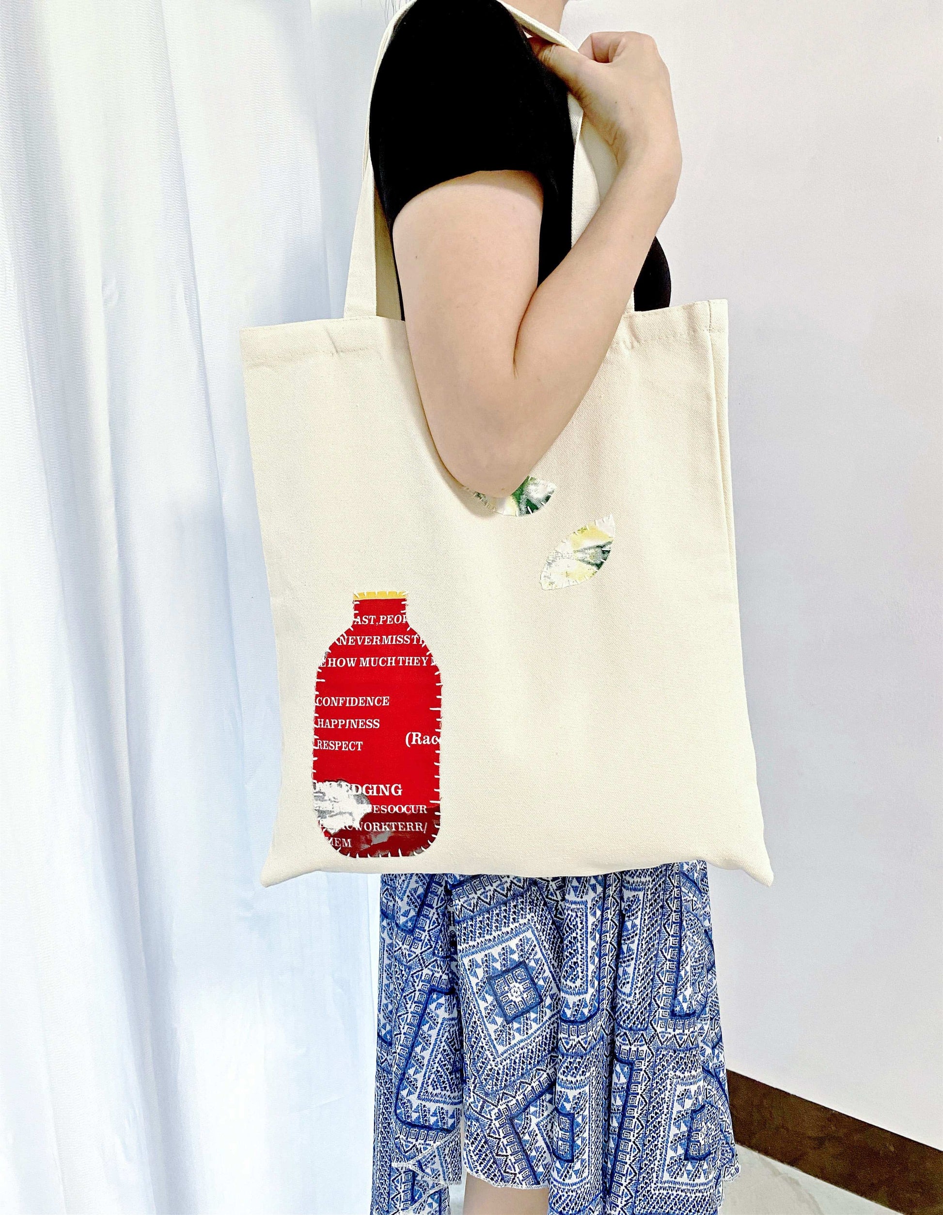 soft canvas bag that carries the calm of minimalist living
