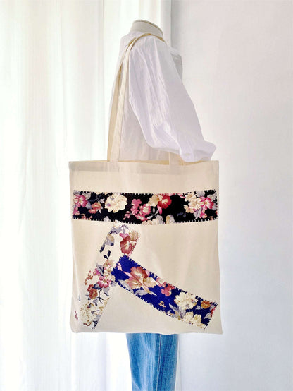 Durable shoulder bag in organic cotton with unique fabric artistry