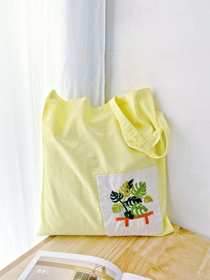 Sustainable cotton tote for everyday essentials with embroidery