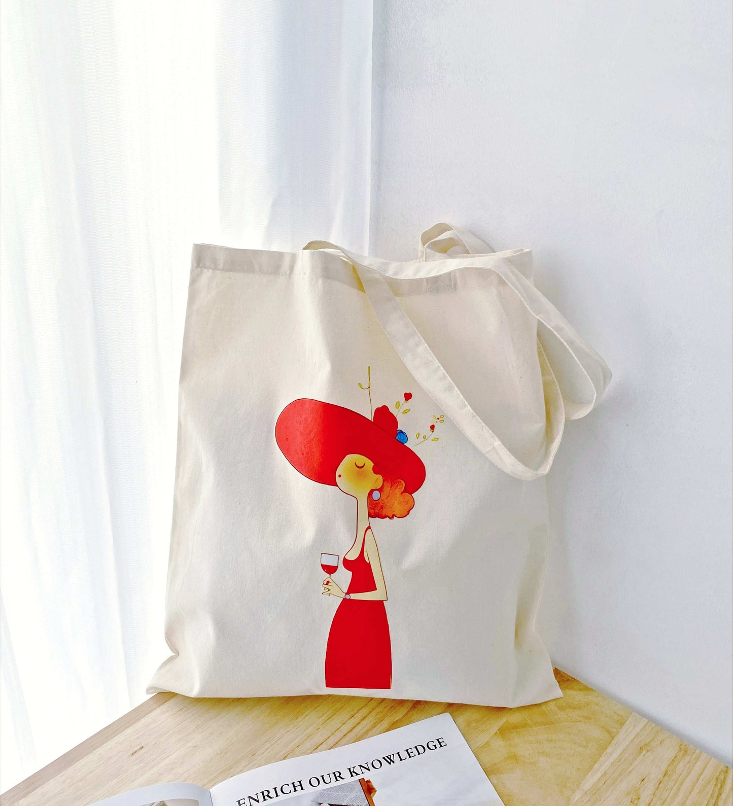 Relaxed-fit cotton tote suitable for weekend brunch and casual outings.