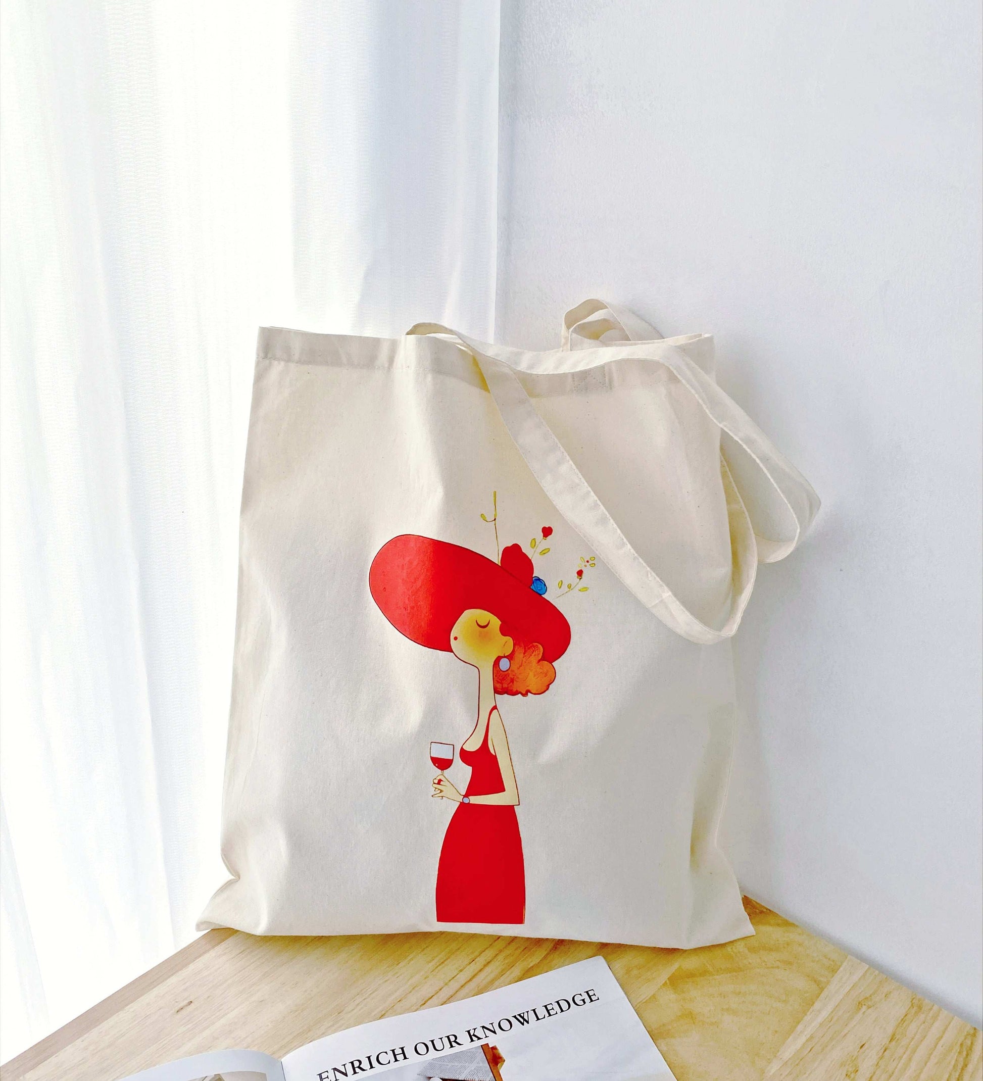 Relaxed-fit cotton tote suitable for weekend brunch and casual outings.
