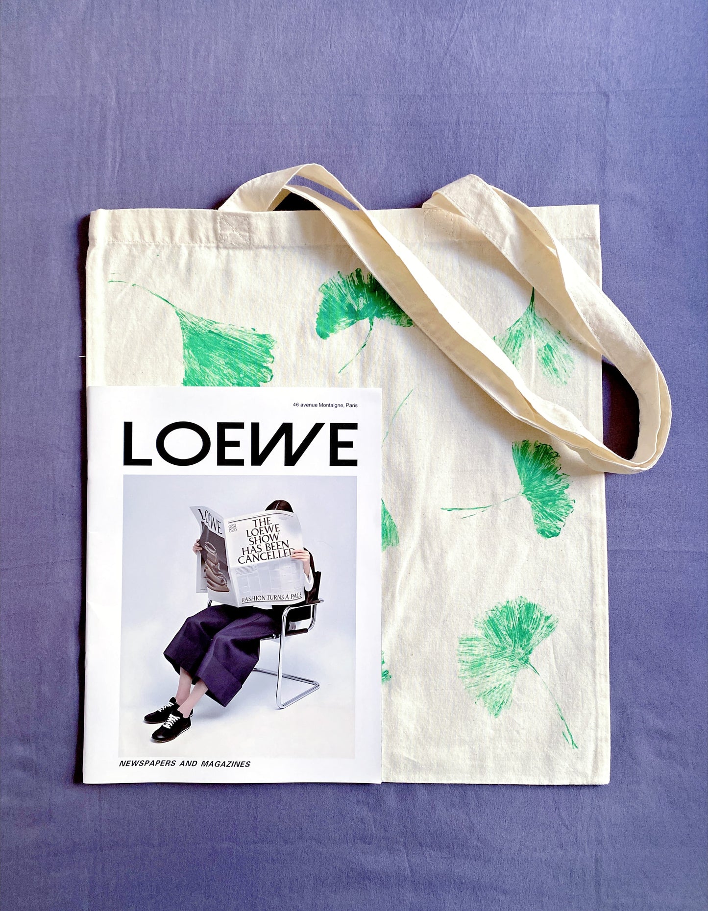 Ultra-light cotton shopping bag with a nature-inspired ginkgo print for mindful lifestyles and daily carry