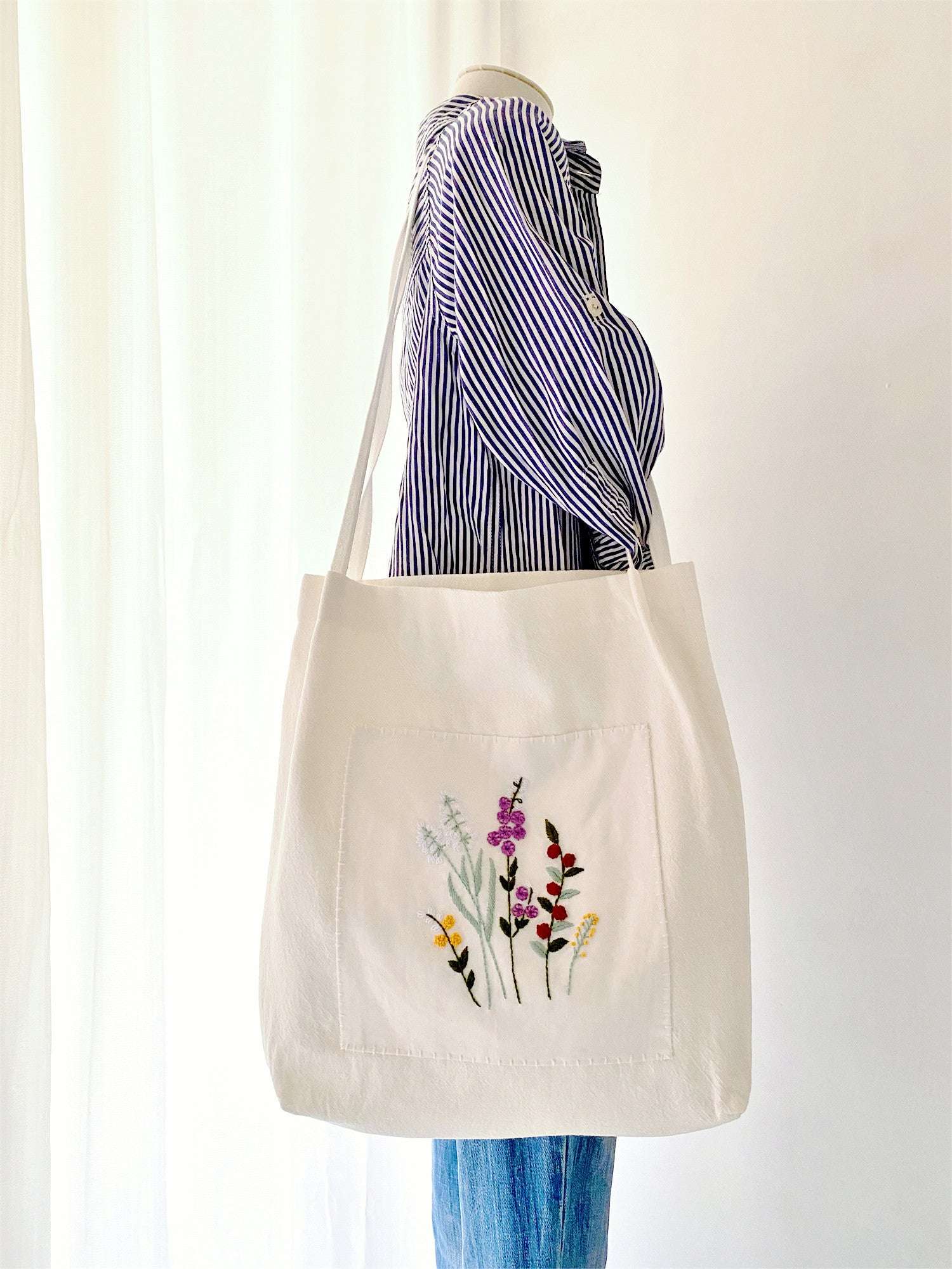durable soft linen shoulder bag with floral embroidery