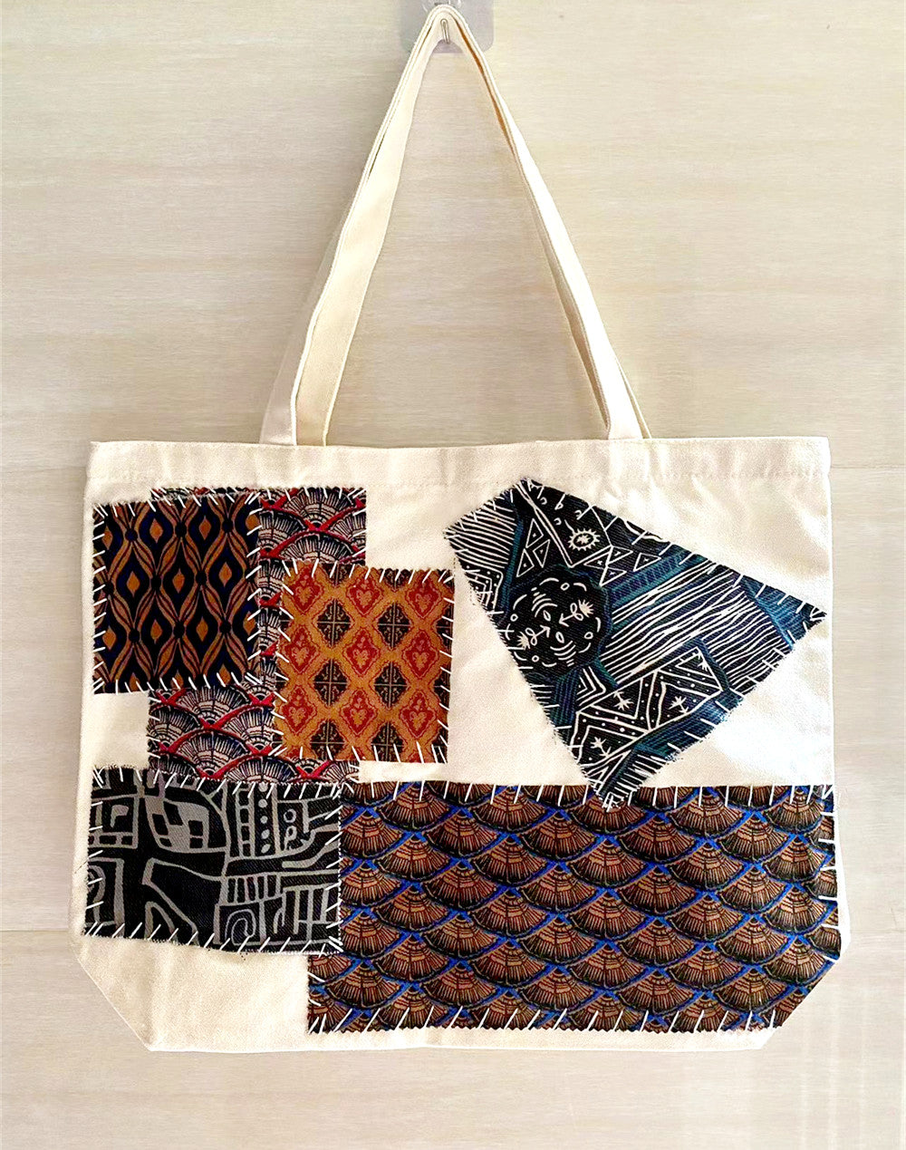 Sustainable and Stylish Canvas Tote Bag with DIY Sewn Patchwork Patterns