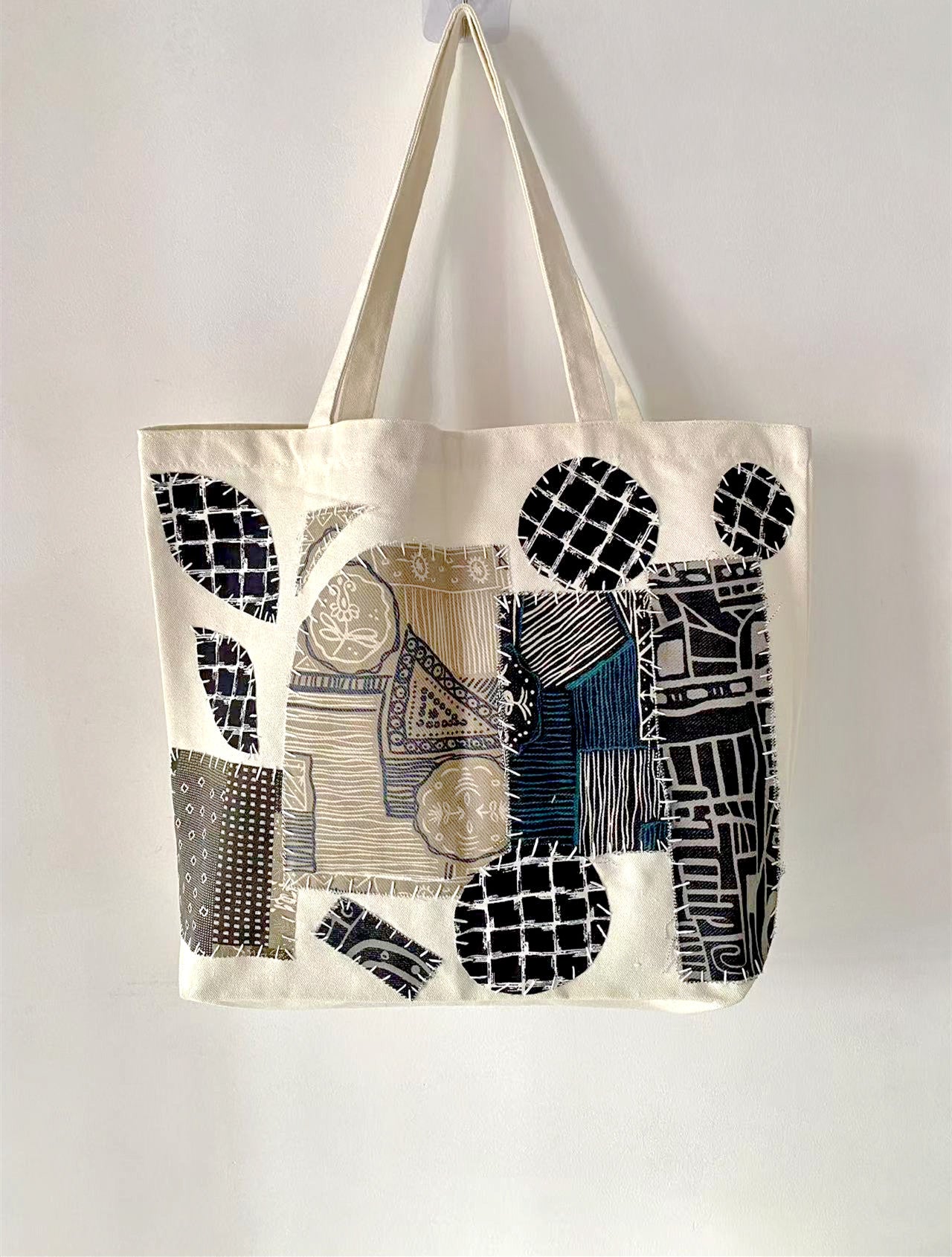 DIY Handcrafted Canvas Tote for Minimalist Style Enthusiasts