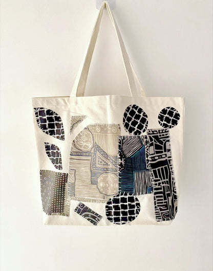 Sustainable and Spacious Canvas Bag for Creative Everyday Use