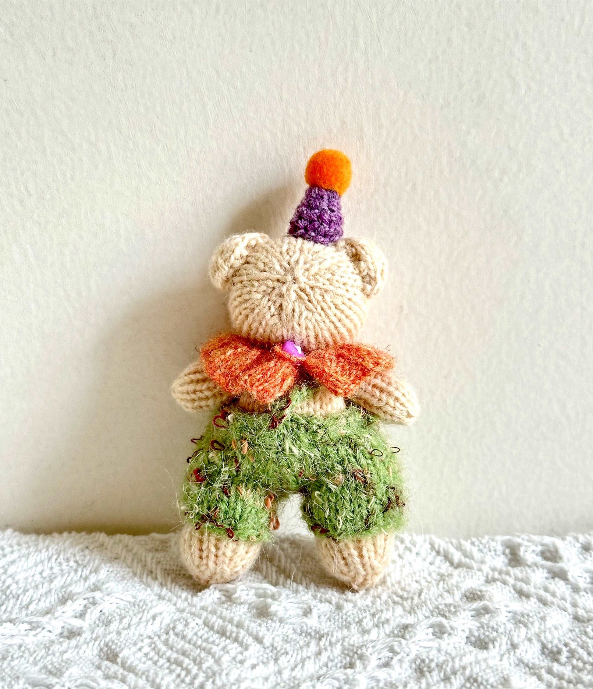 Lovely Handcrafted Knitted Bear Ornament for Personalized Décor