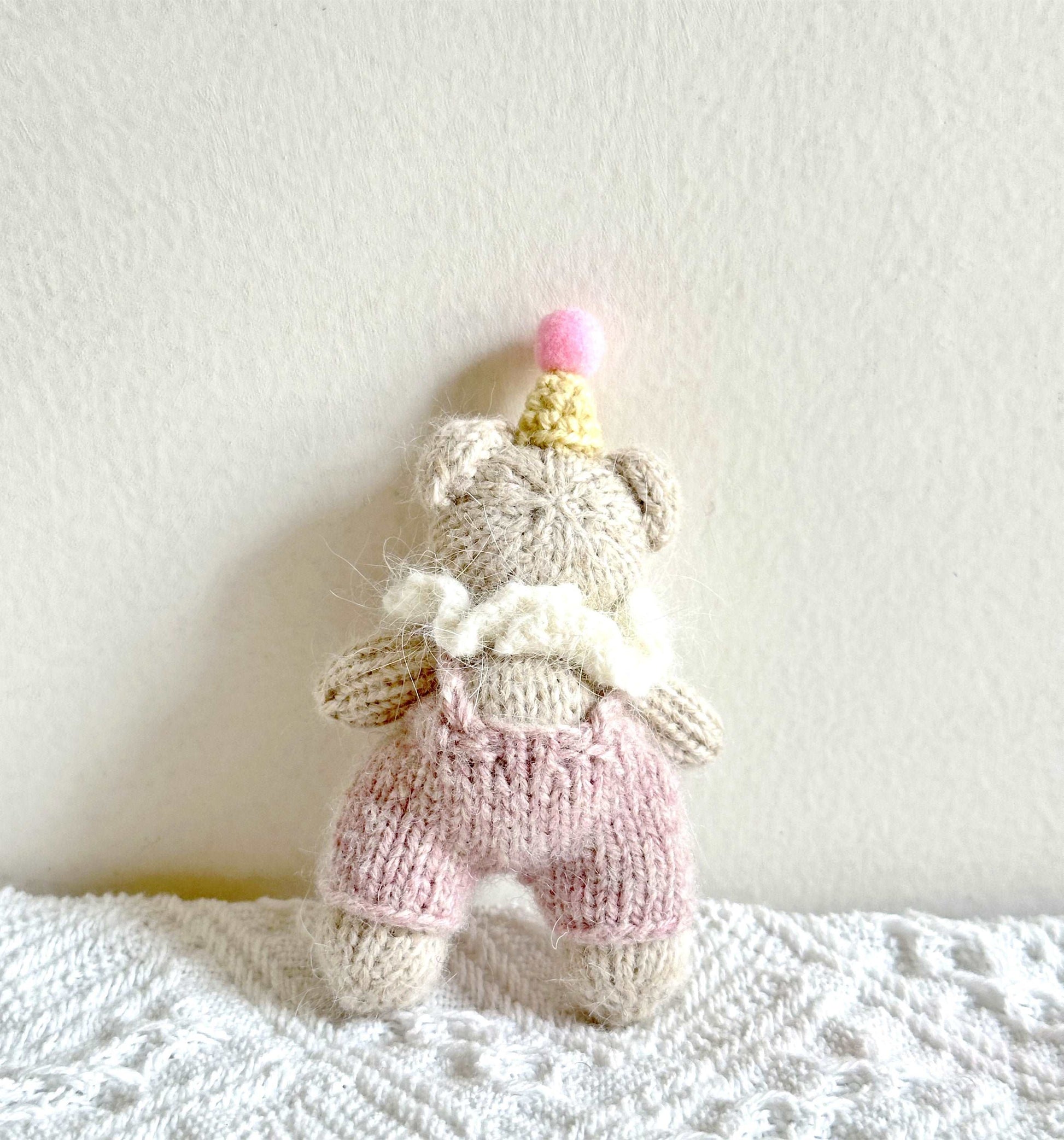 Whimsical Knitted Bear Figurine for Home Décor and Gift Giving