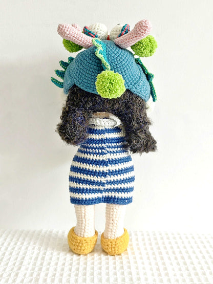 Artisanal Crochet Doll Sculptures as Unique Gifts and Decorative Items