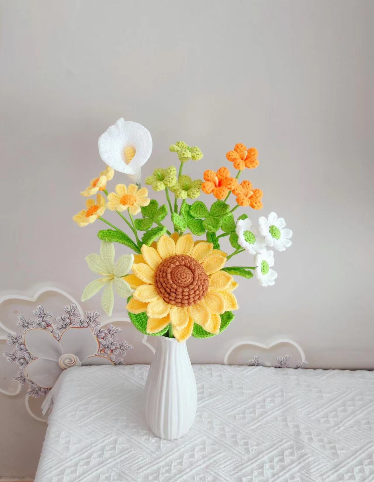 Charming Crochet Blossom Bouquets for Home Decor Enthusiasts