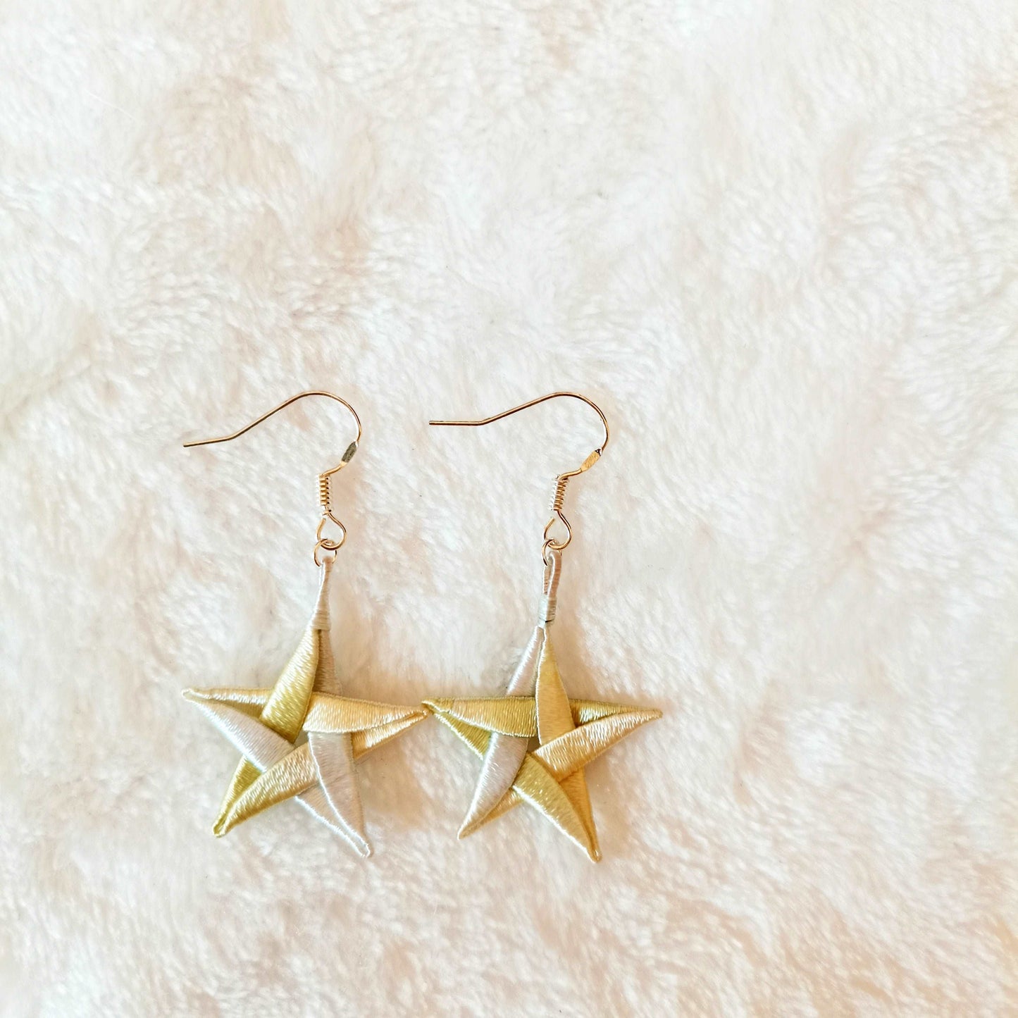 Wire Wrapped Star Earrings for Fashion Enthusiasts
