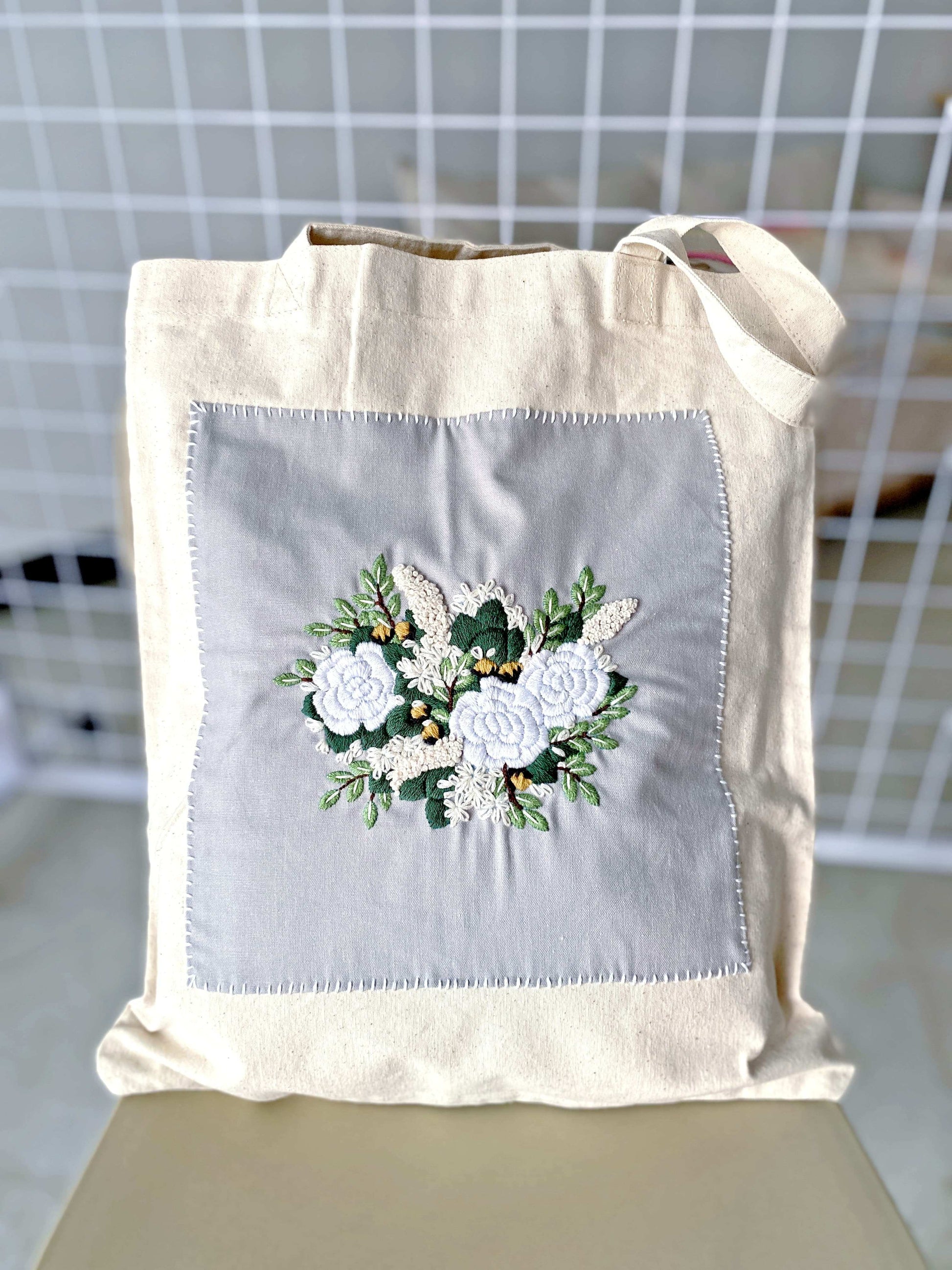 Creative embroidered floral canvas shoulder bag, natural material tote ideal as a unique gift for birthdays, Mother’s Day, or Christmas.