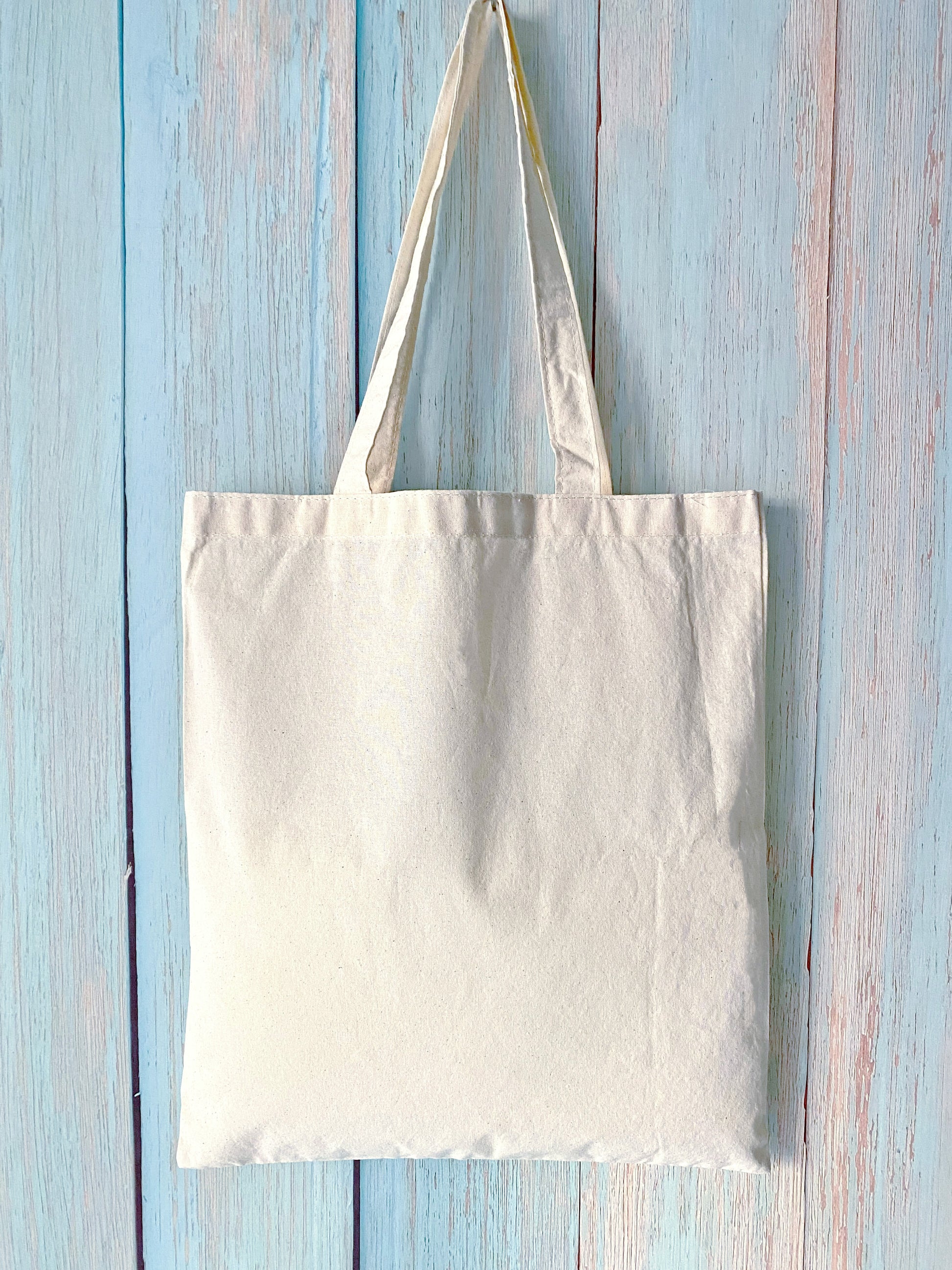 A soft, spacious cotton tote with an inspiring English short phrase, combining eco-consciousness and daily utility.