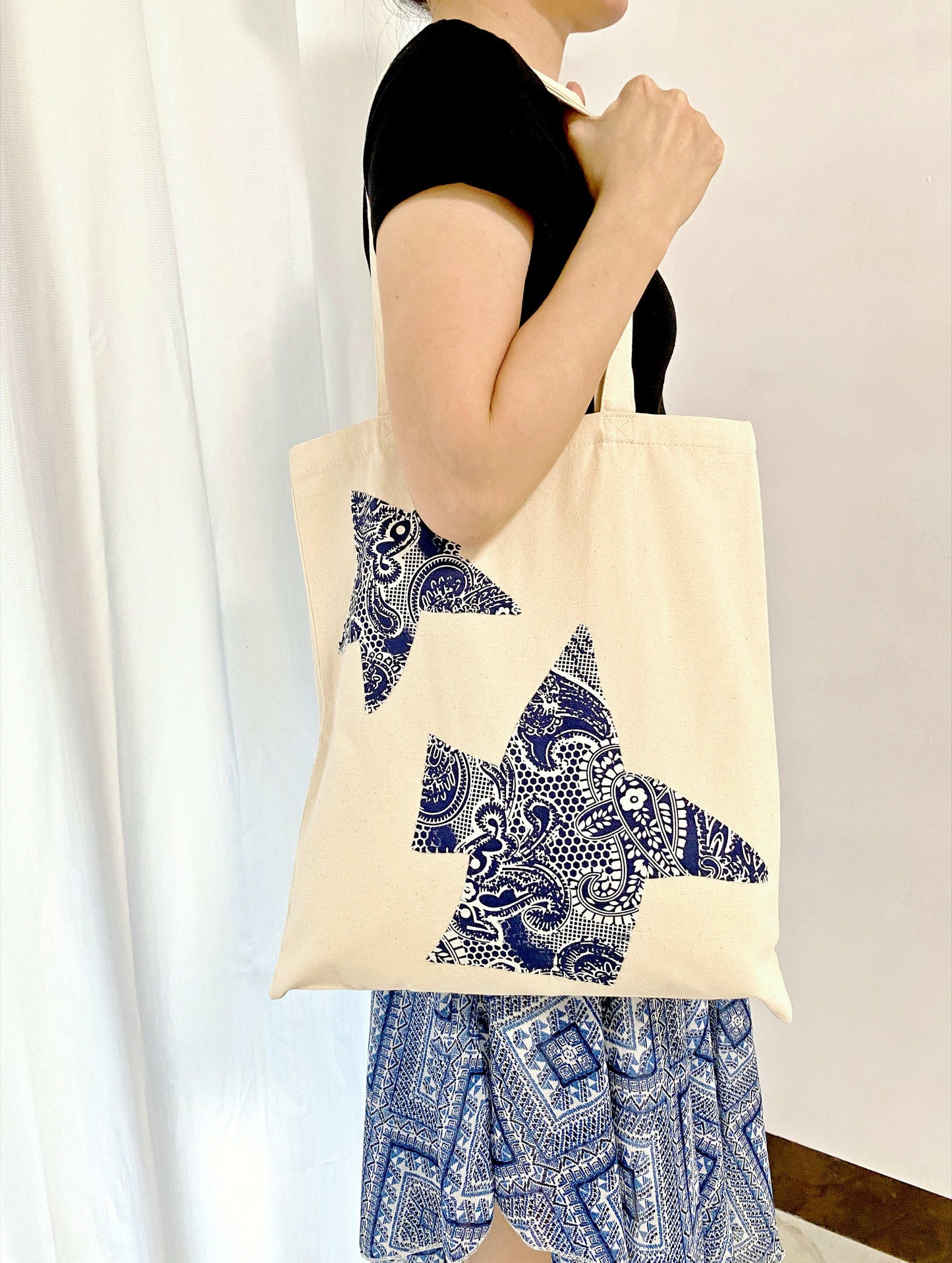 Natural fiber shoulder bag with personality
