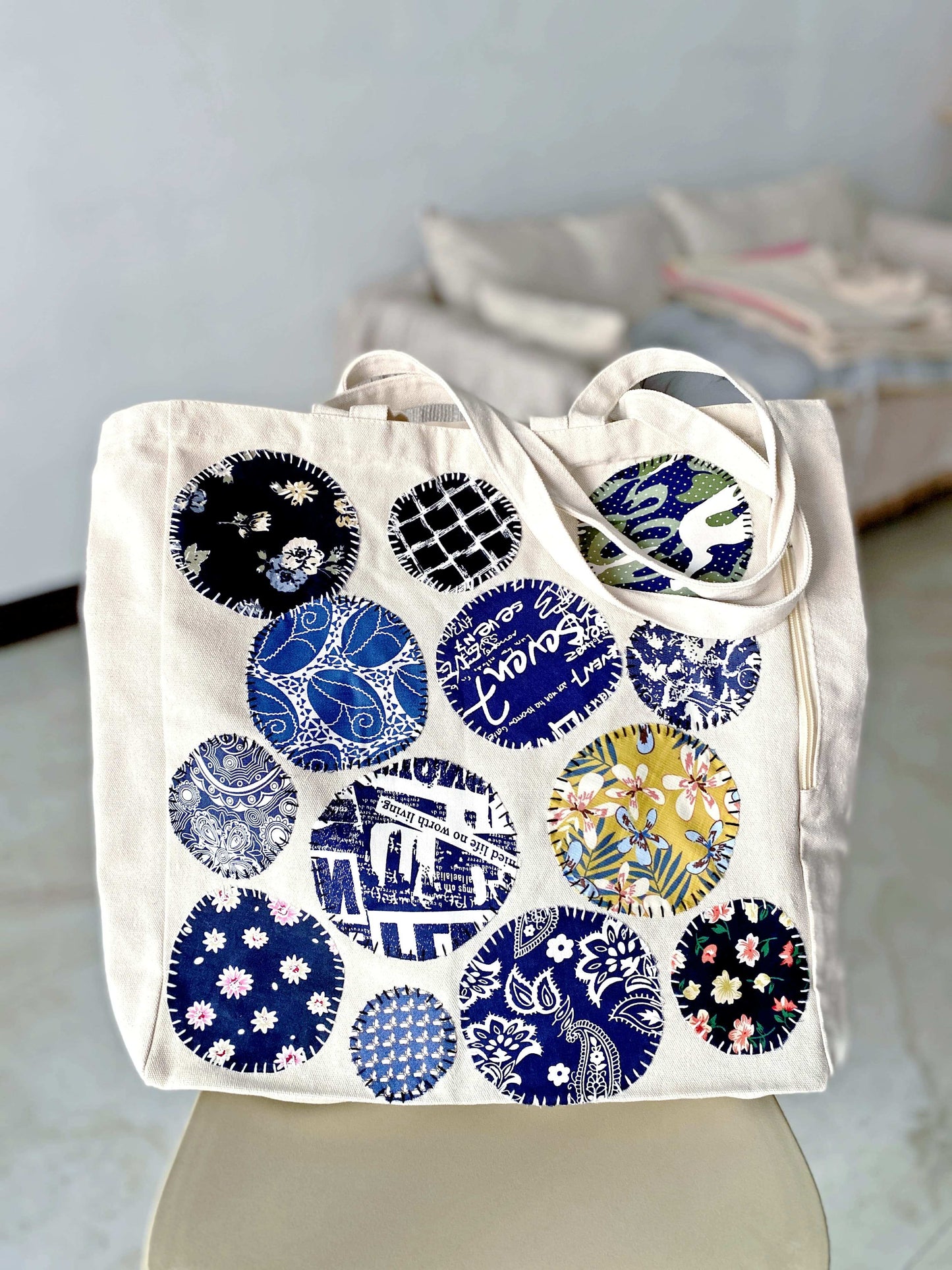 Trendy women's tote with artisanal patchwork for casual and creative outfits