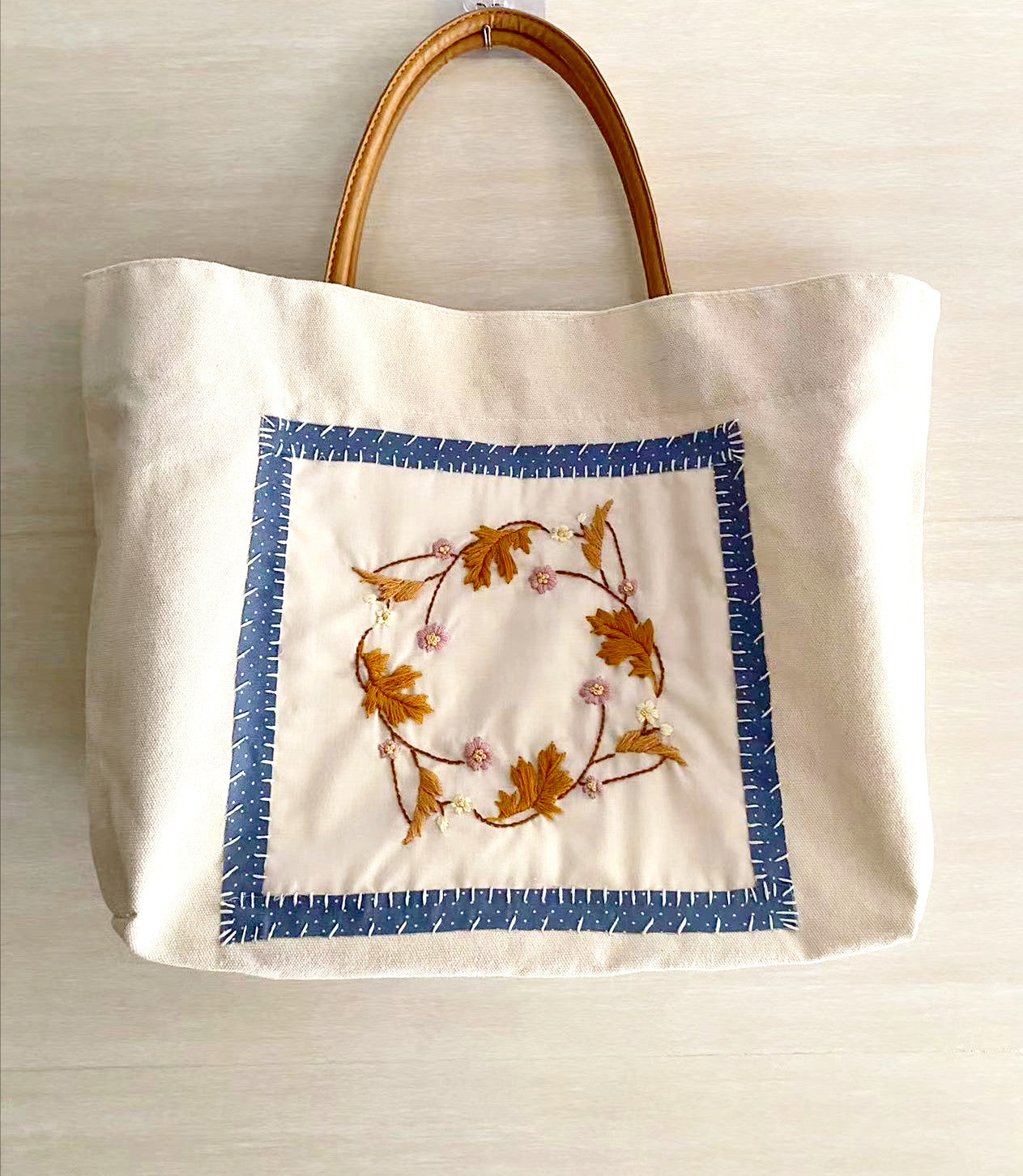 Fashionable Embroidered Canvas Bag For Women