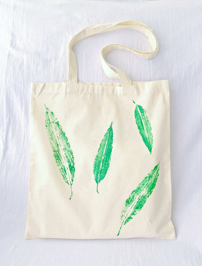 Slow fashion tote bag for women’s relaxed style