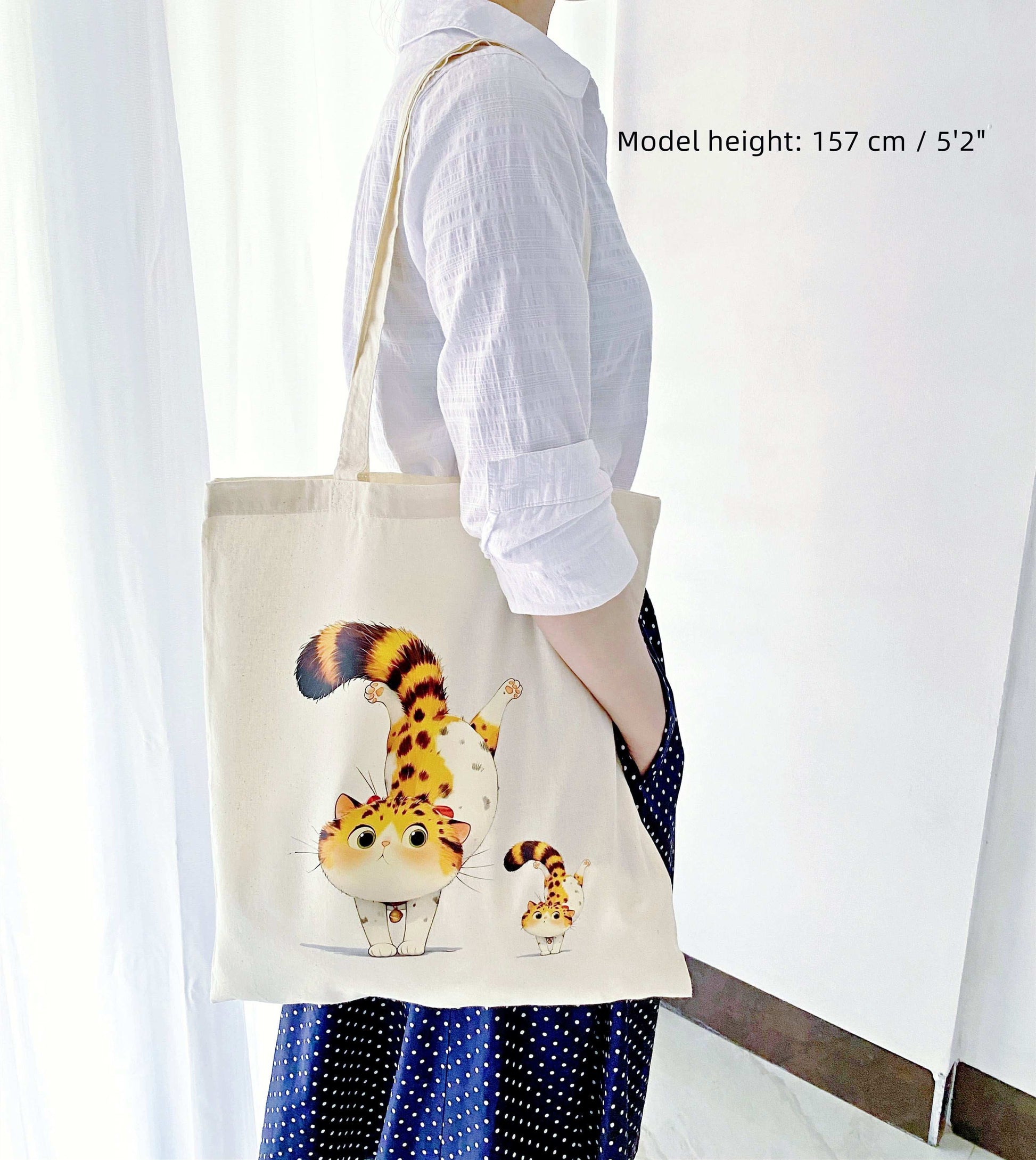 Sustainable lightweight fabric tote with adorable kitty art print