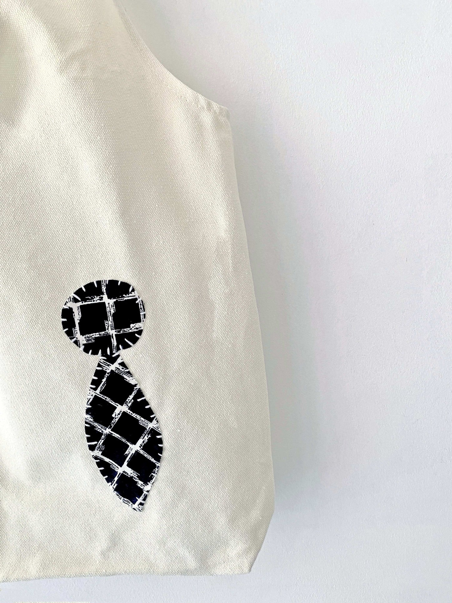 natural canvas shoulder bag for modern lifestyle