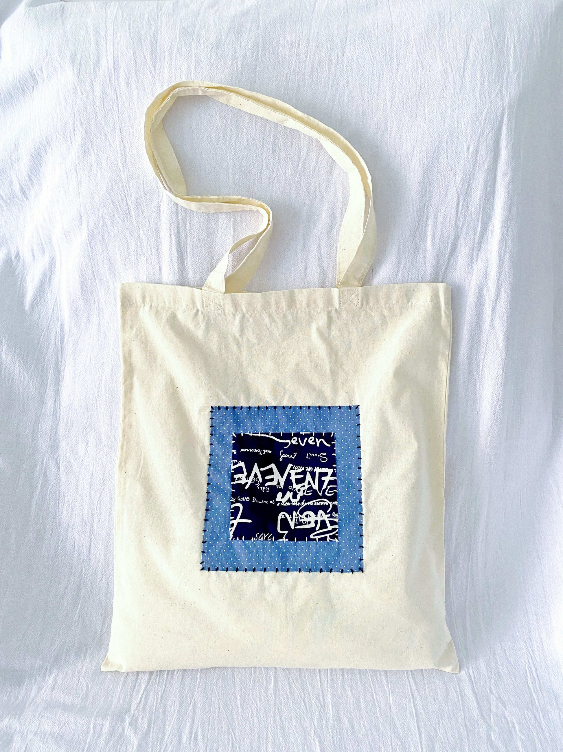 Ultra-light cotton shoulder bag adorned with artistic patterns for everyday creativity