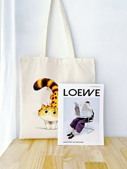 Relaxed and durable eco tote bag with handcrafted cat print design