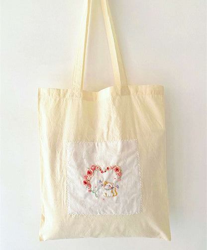 Organic cotton tote bag with rose embroidery