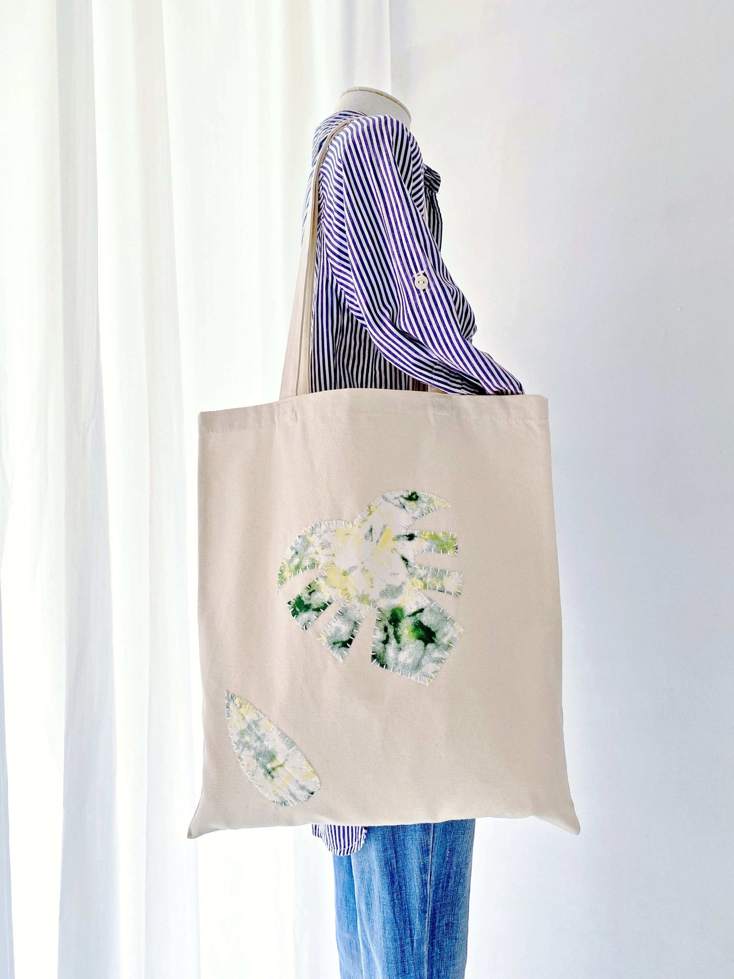 soft-textured cotton canvas tote for light shopping or beach trips