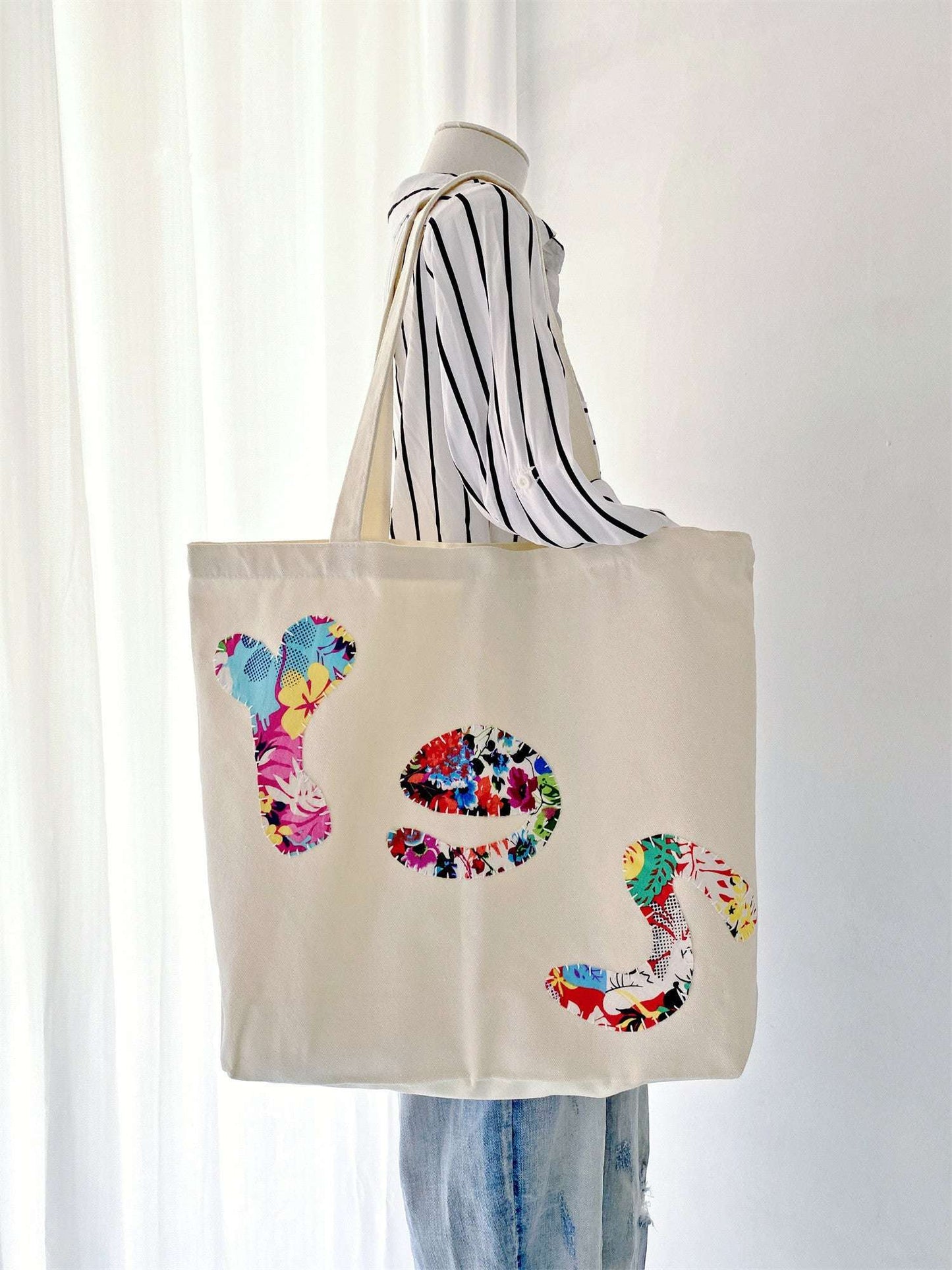 Cotton canvas handbag with slow fashion patchwork embroidery