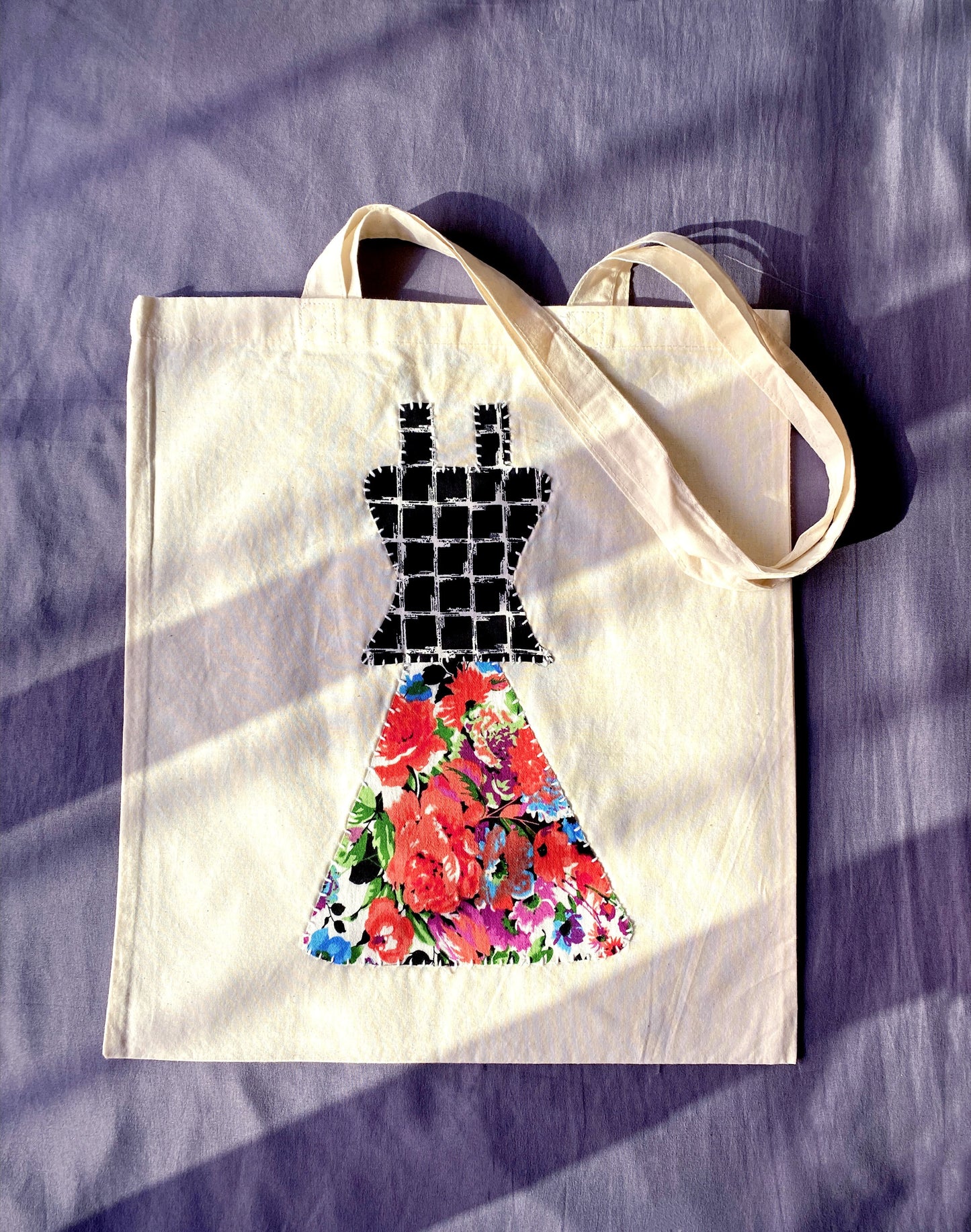 Durable and ultra-light cotton tote with  female figure for shoppers who love simple and mindful design.