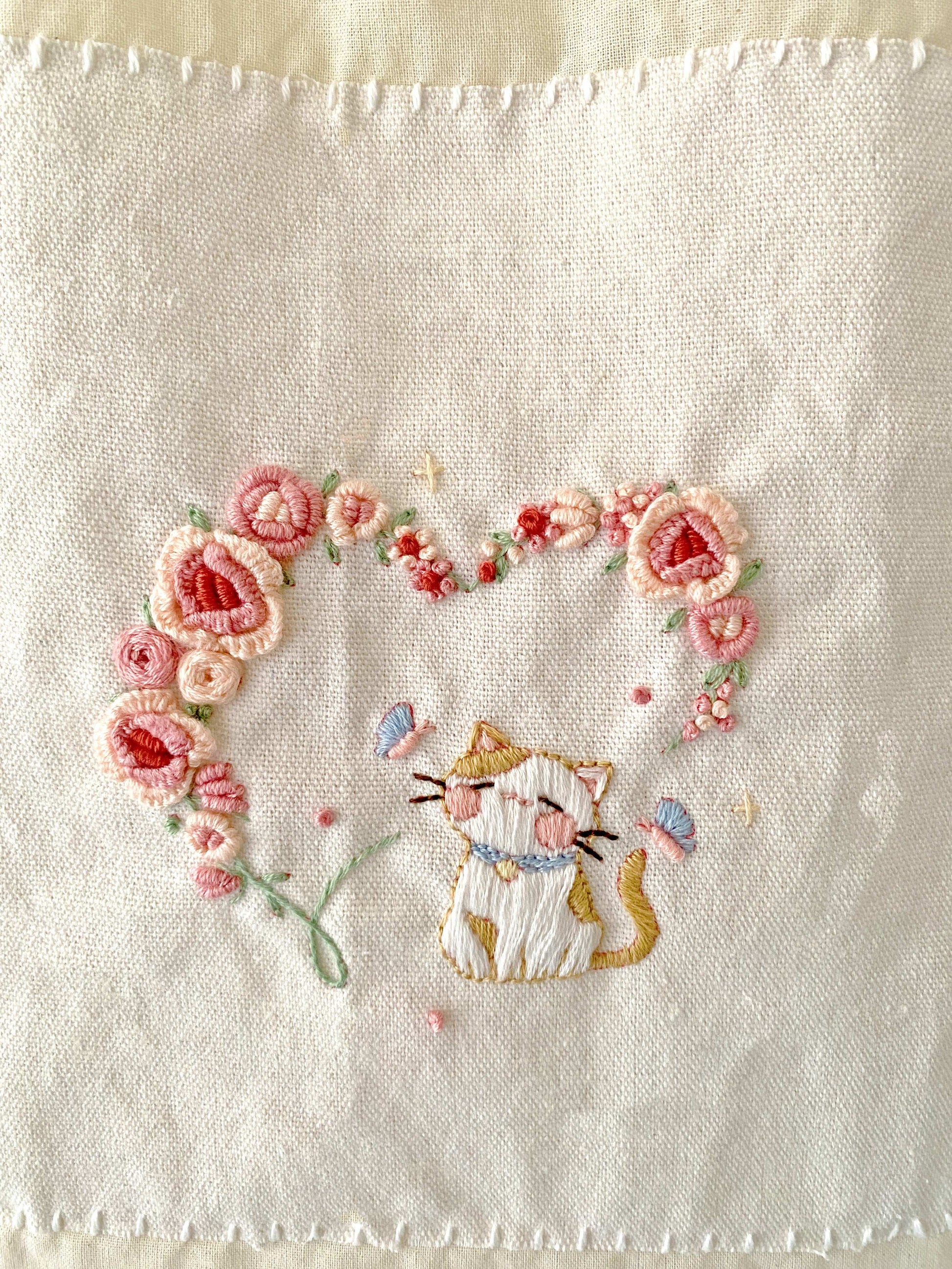 Spacious embroidered cotton shoulder bag