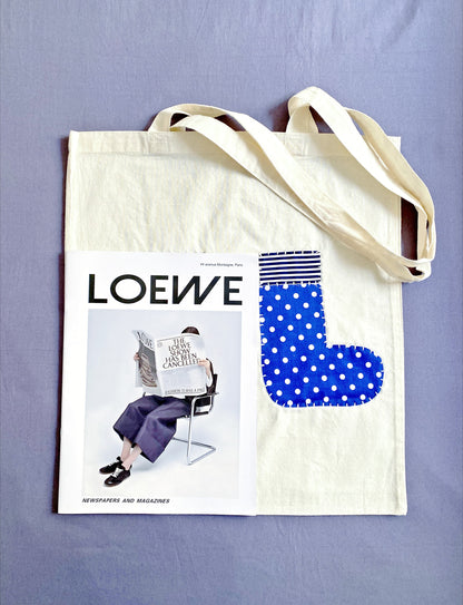 durable lightweight cotton tote with roomy interior