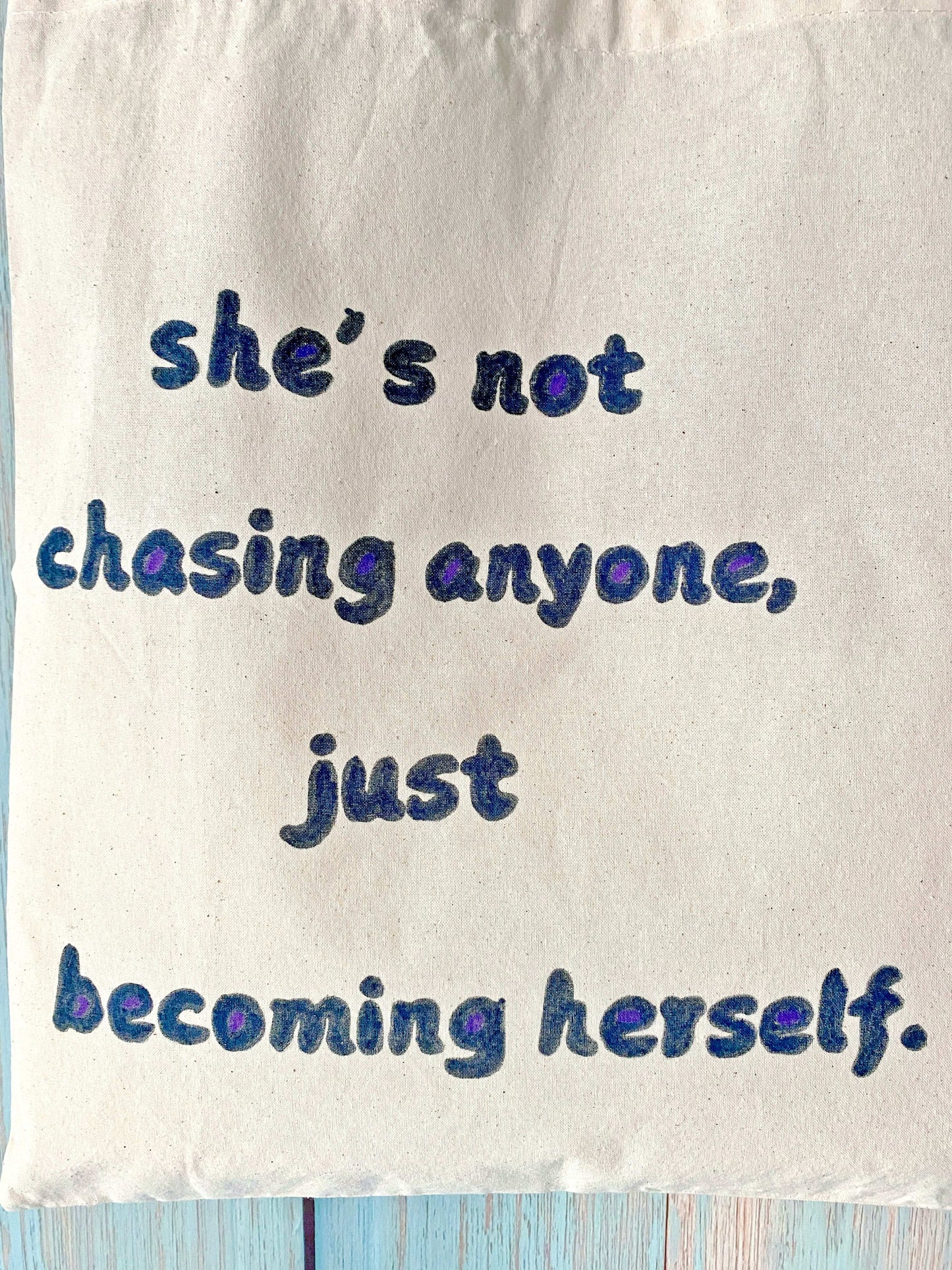 Hand-painted cotton tote with an uplifting English short phrase, offering both style and encouragement for everyday use.