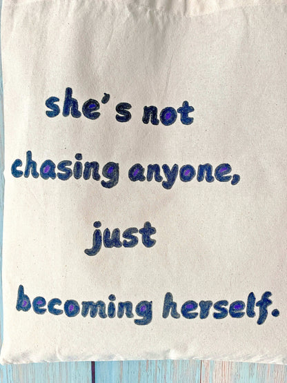 Hand-painted cotton tote with an uplifting English short phrase, offering both style and encouragement for everyday use.