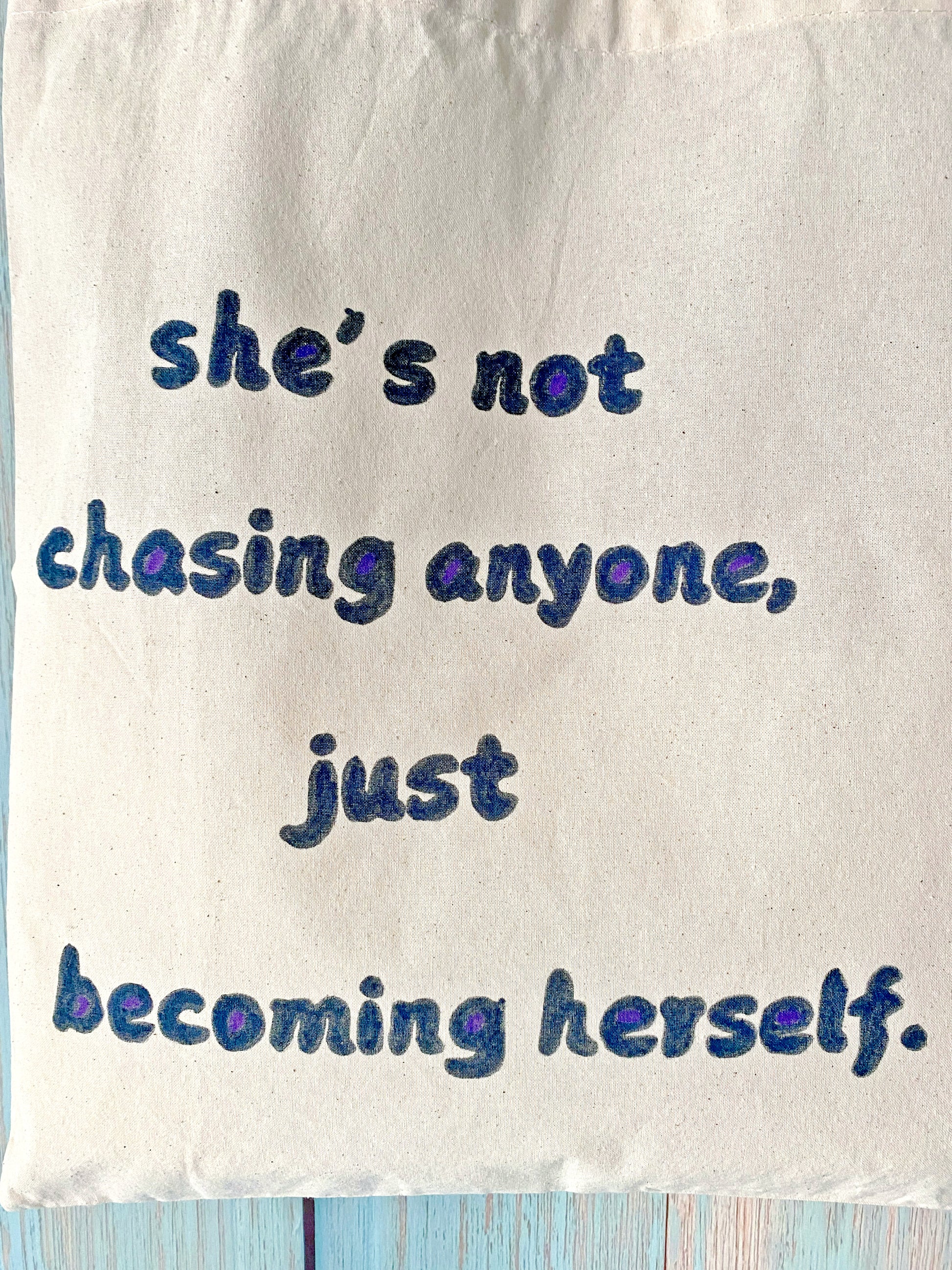 Hand-painted cotton tote with an uplifting English short phrase, offering both style and encouragement for everyday use.