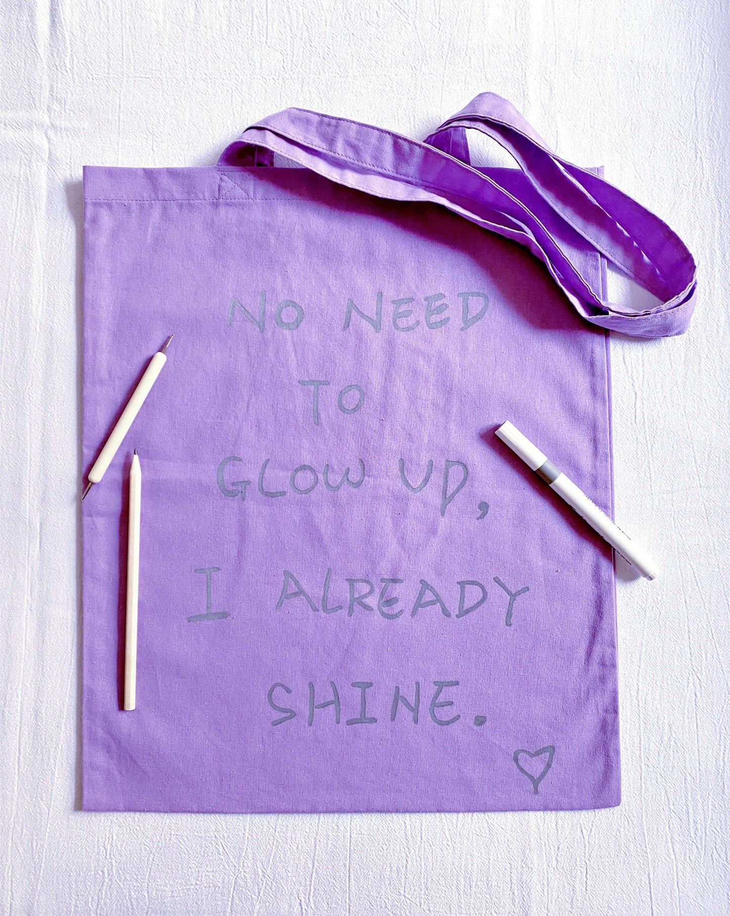 extra-soft lightweight cotton tote ideal for daily errands and weekend outings