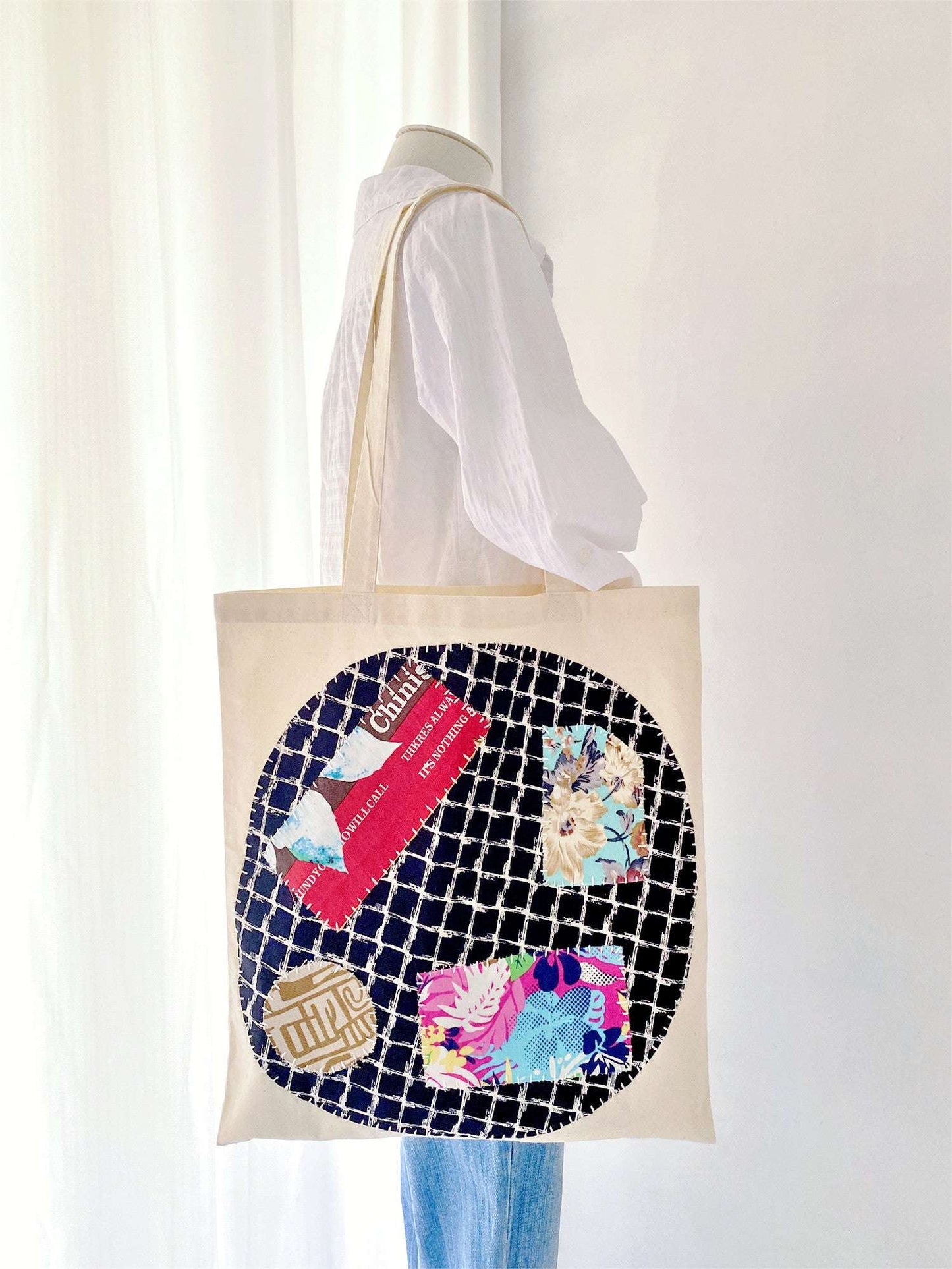 Large capacity tote in natural canvas for boho fashion enthusiasts