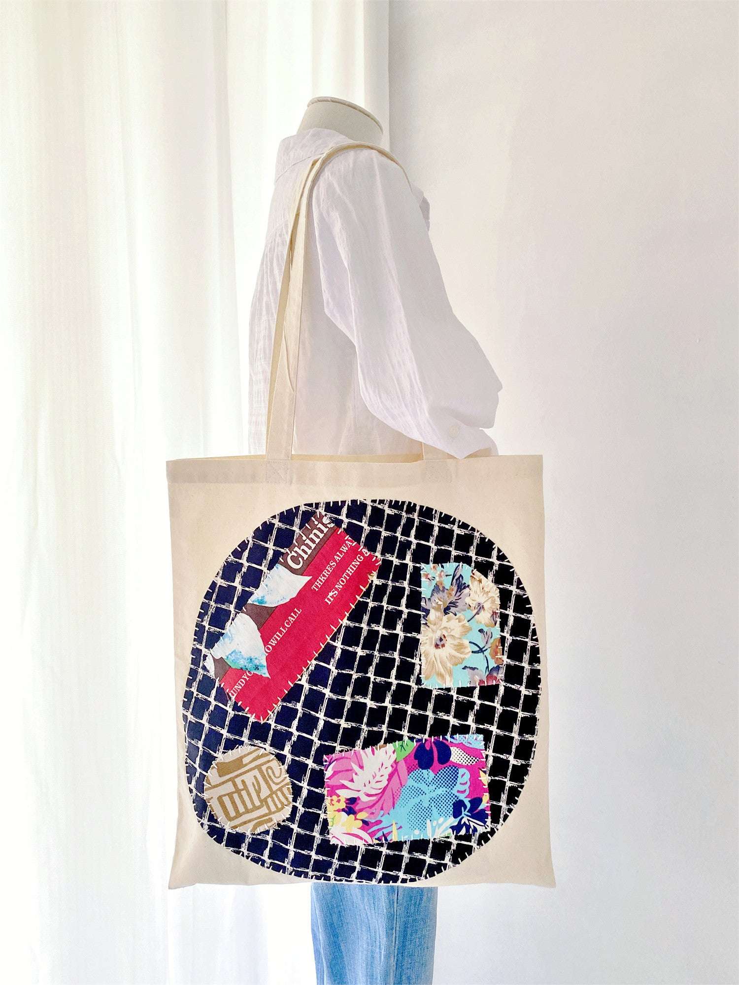 Large capacity tote in natural canvas for boho fashion enthusiasts