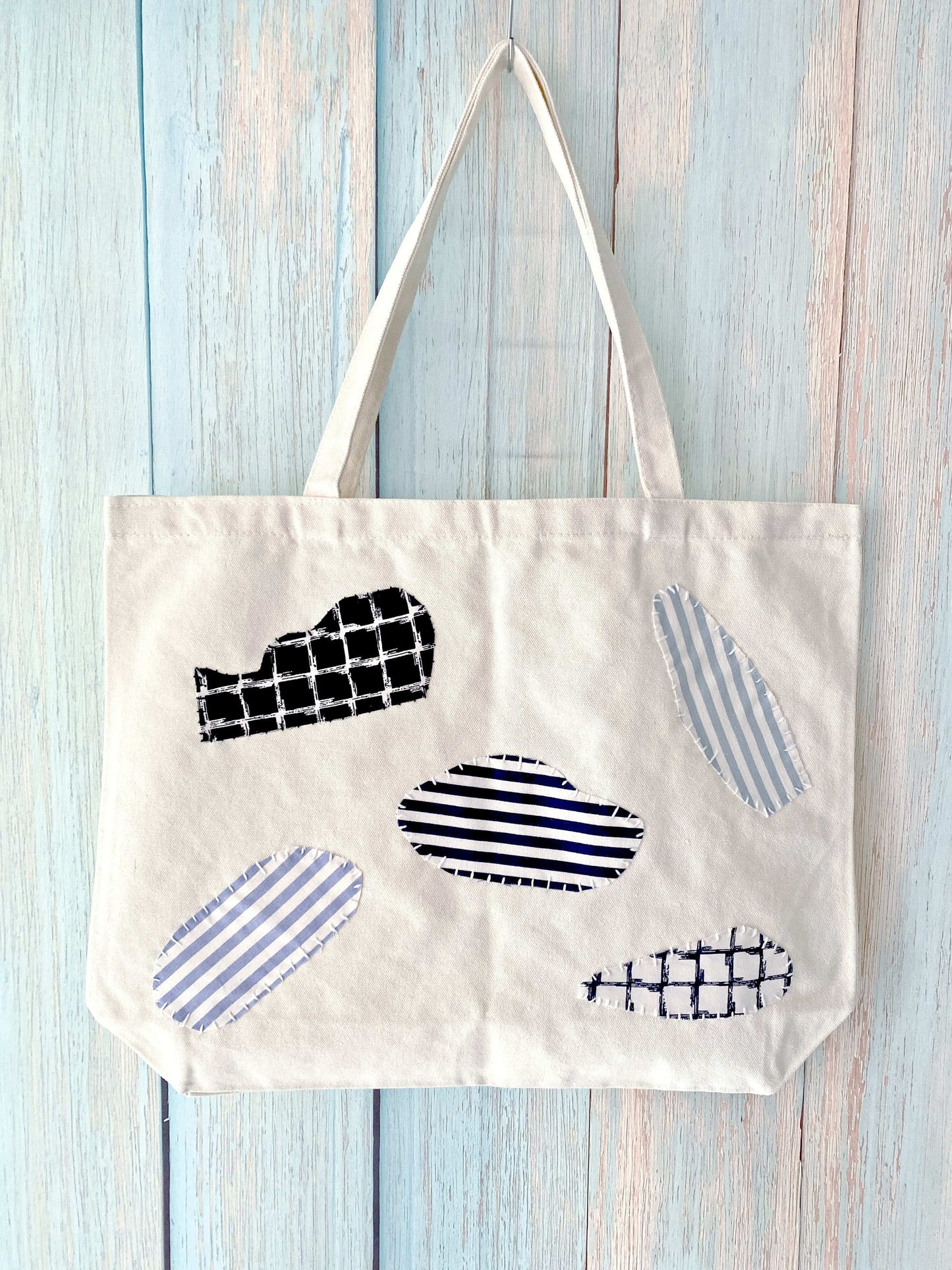 lightweight canvas bag with artisanal patchwork for travel lovers