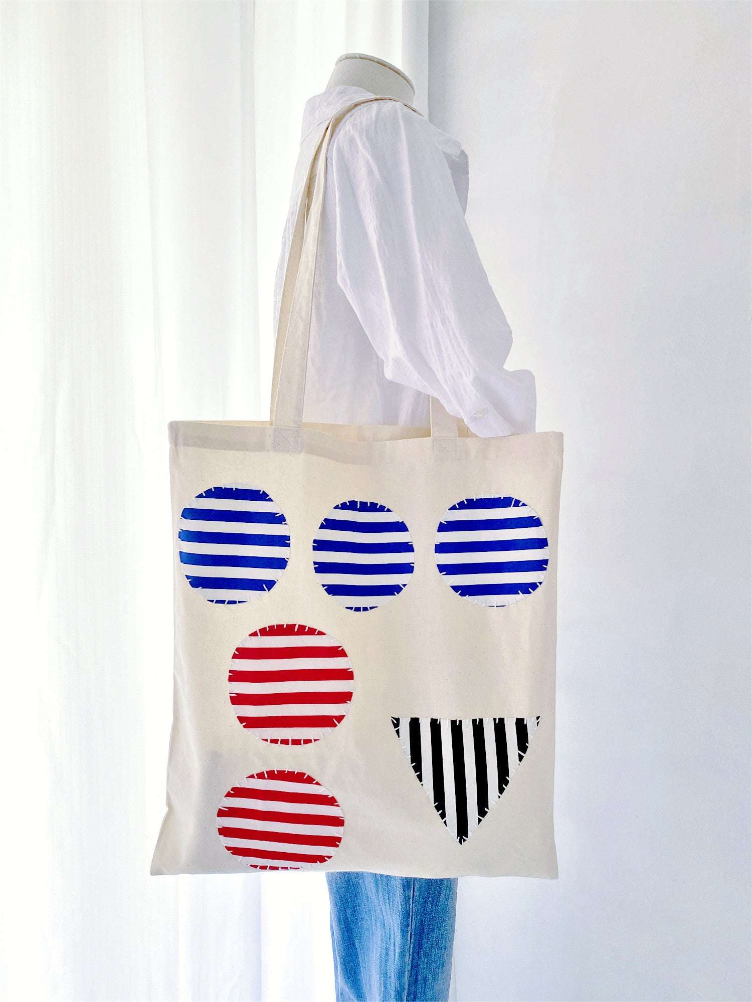 large-capacity cotton canvas tote perfect for market trips or travel days